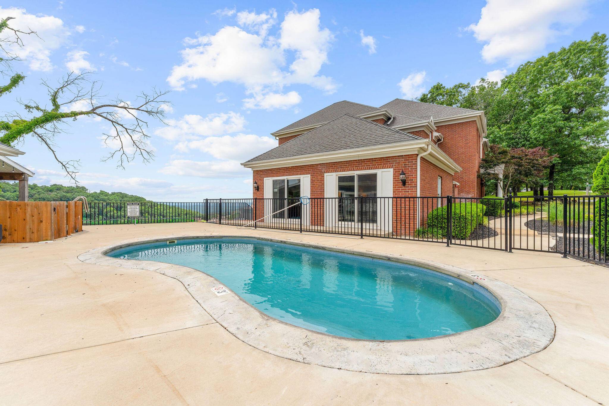 121 Lenhart LN, Branson, MO 65616