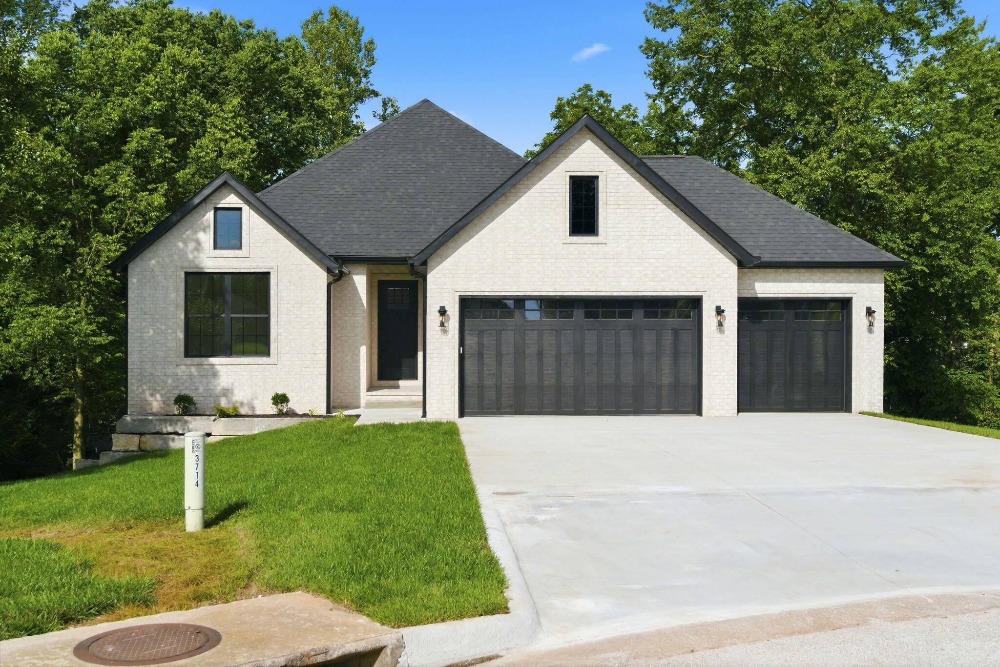 3714 W Rosebrier CT, Springfield, MO 65807