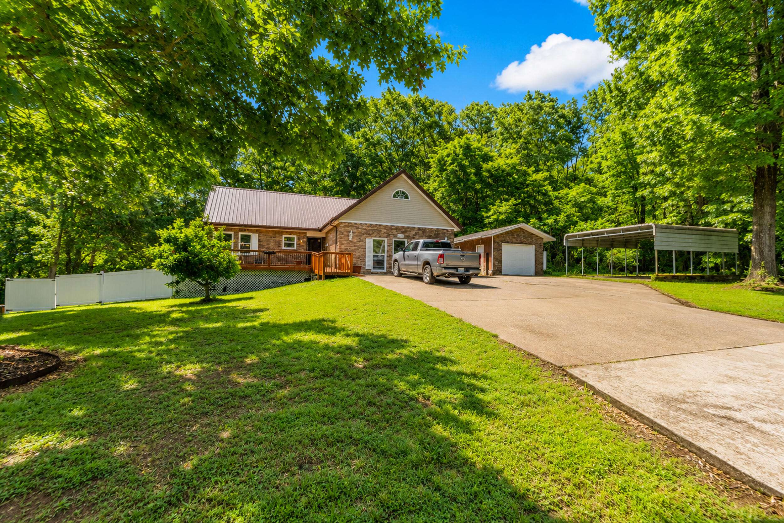 185 Glenwood CIR, Cassville, MO 65625