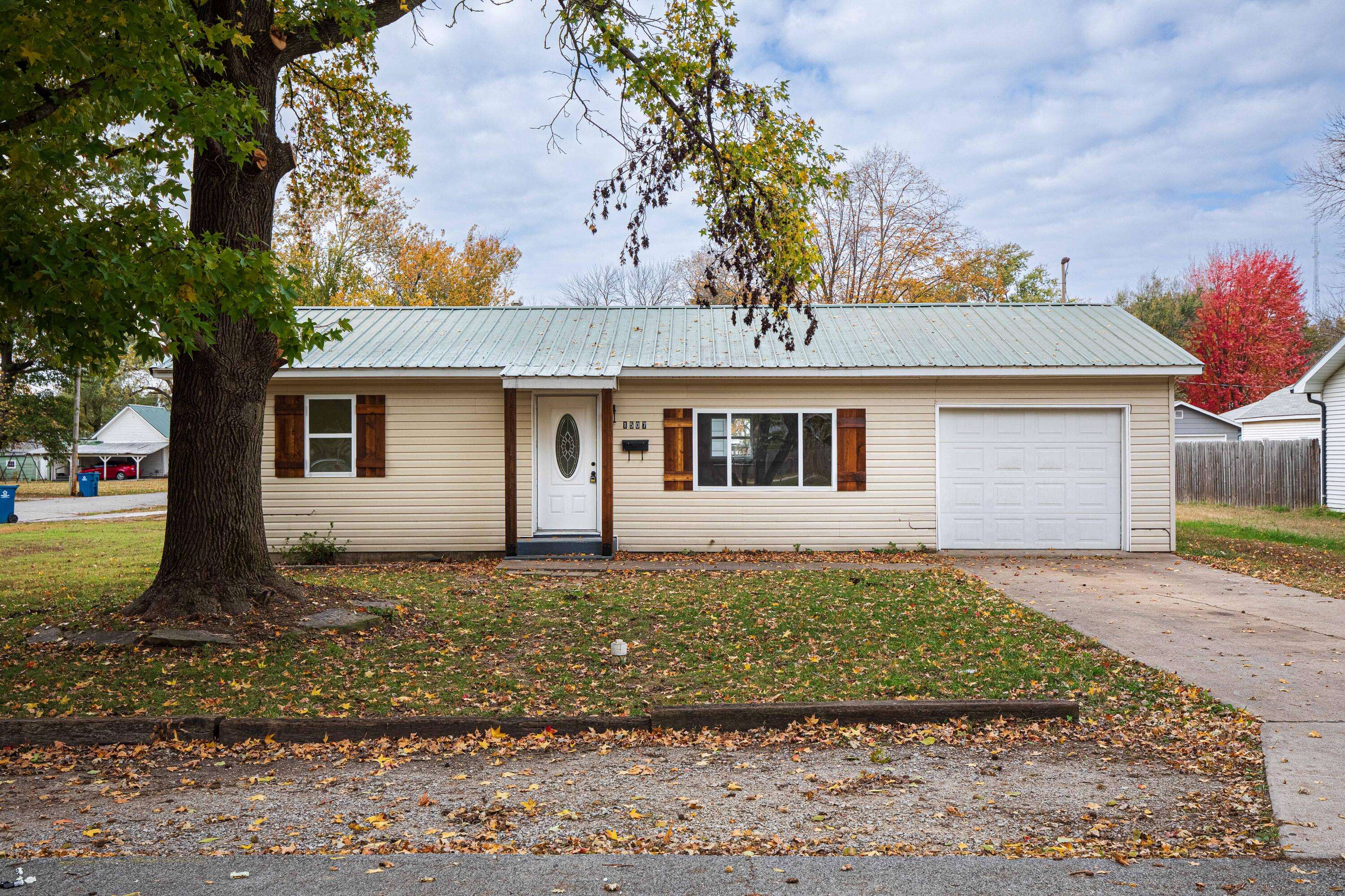1507 Cherry ST, Lamar, MO 64759