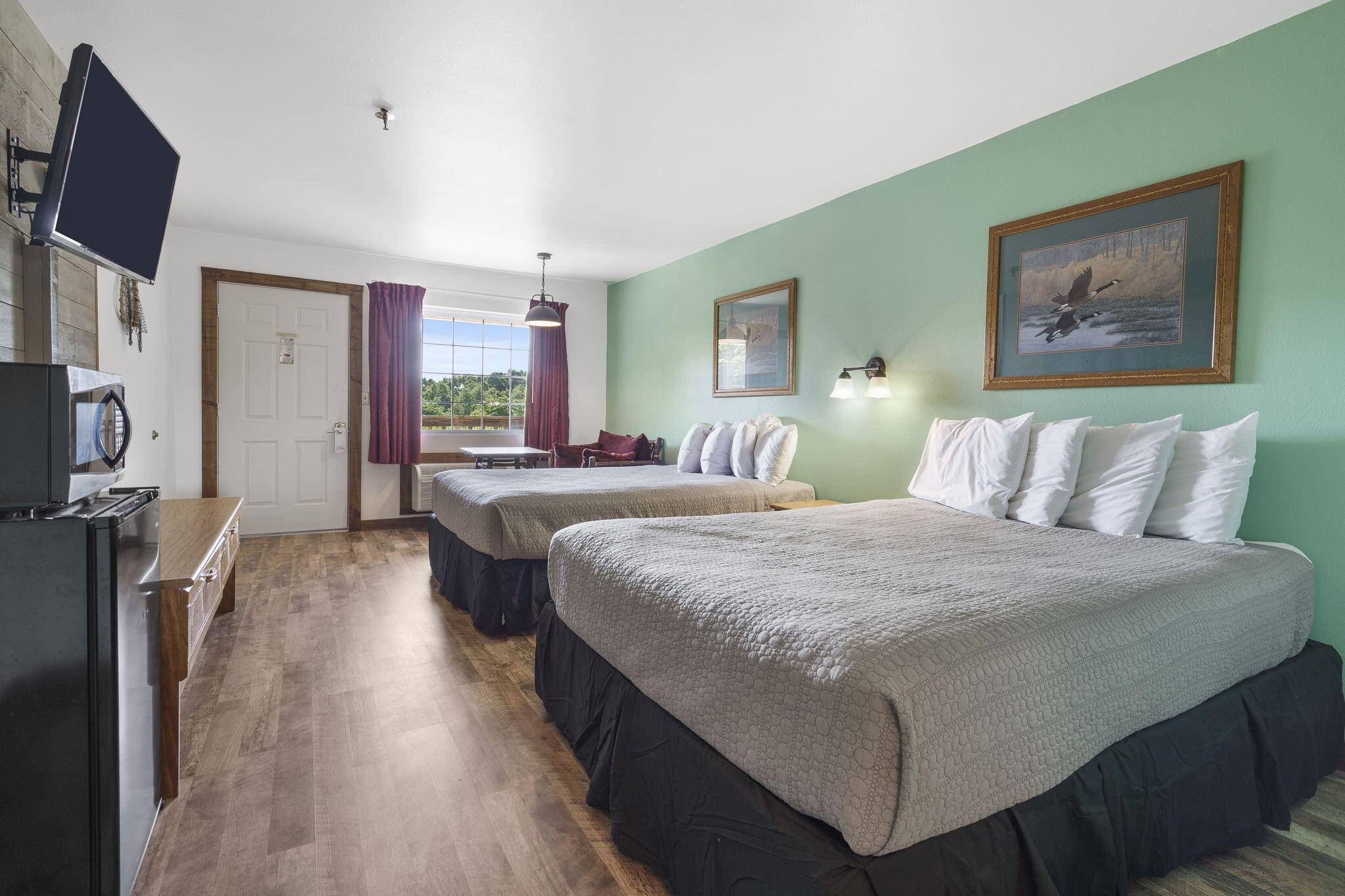 982 Indian Point RD #229, Branson, MO 65616