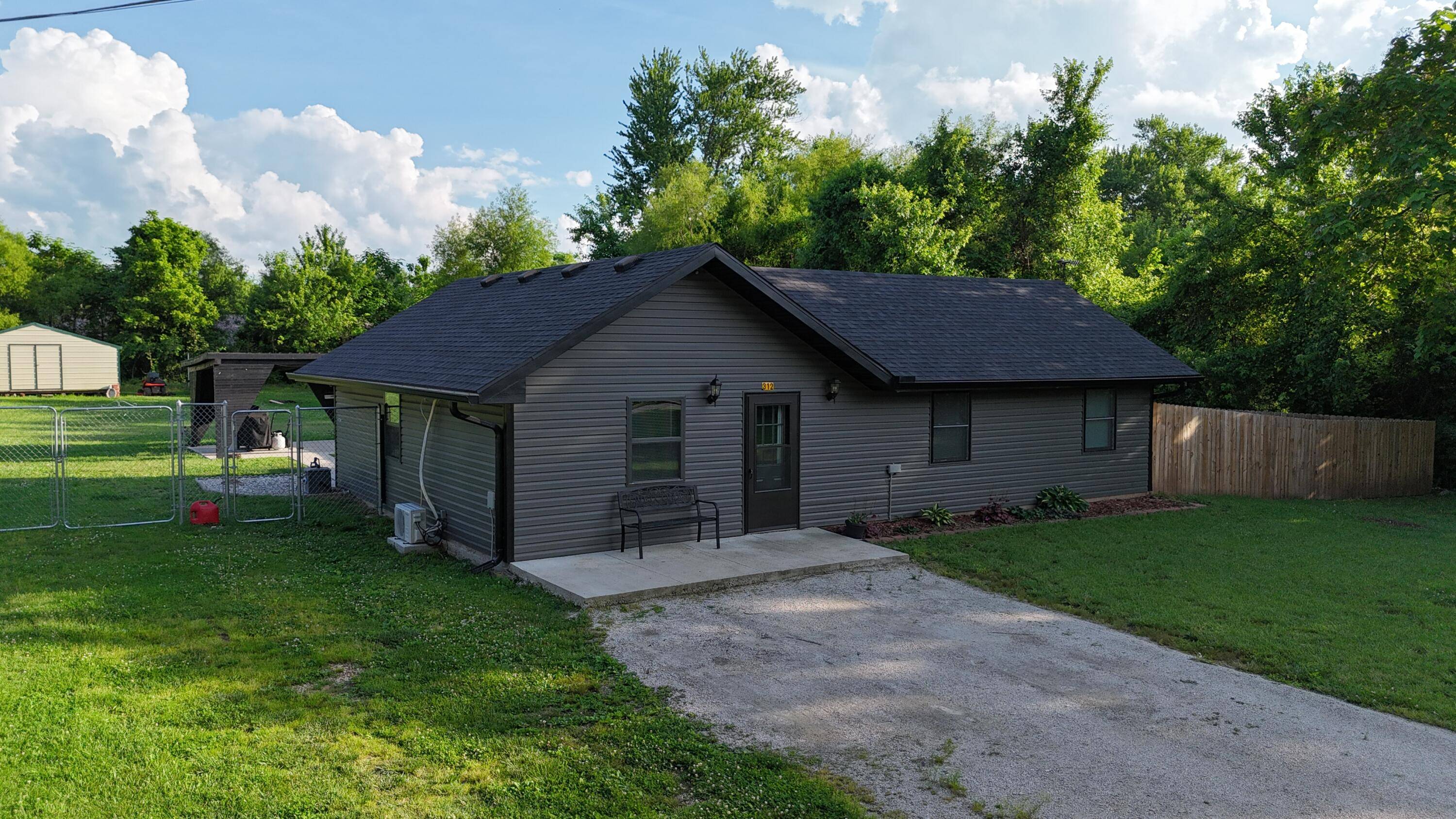 312 W North ST, Mountain Grove, MO 65711