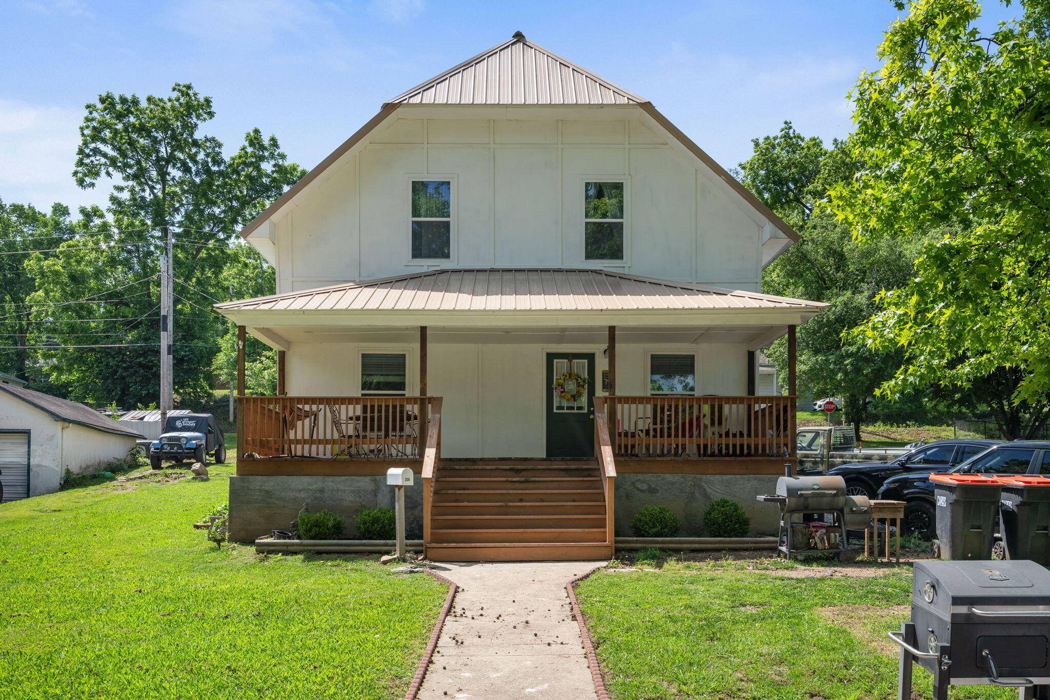 306 Gravel ST, Cassville, MO 65625