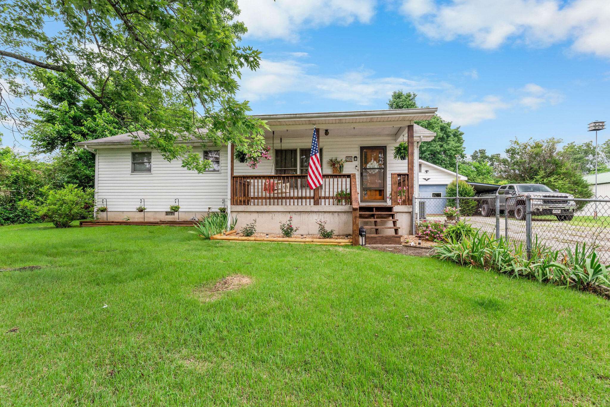 206 Meadow Lane DR, Kissee Mills, MO 65680