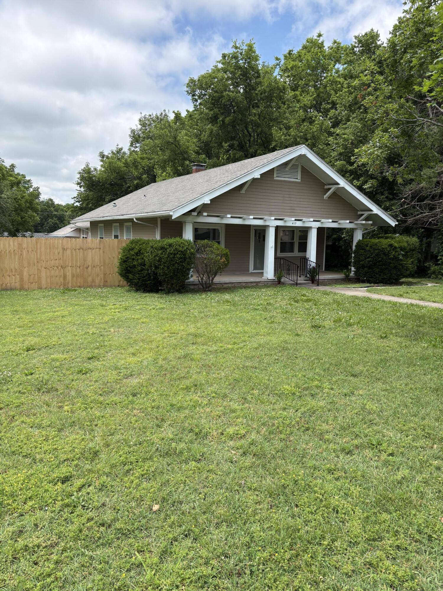 417 S Lincoln AVE, Aurora, MO 65605