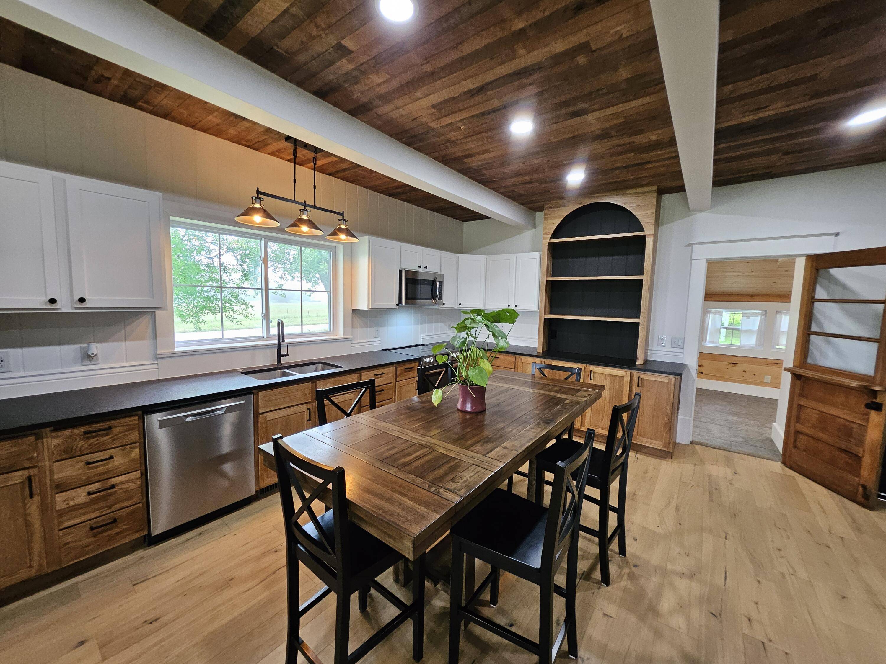 3073 State Highway Ww, Aurora, MO 65605
