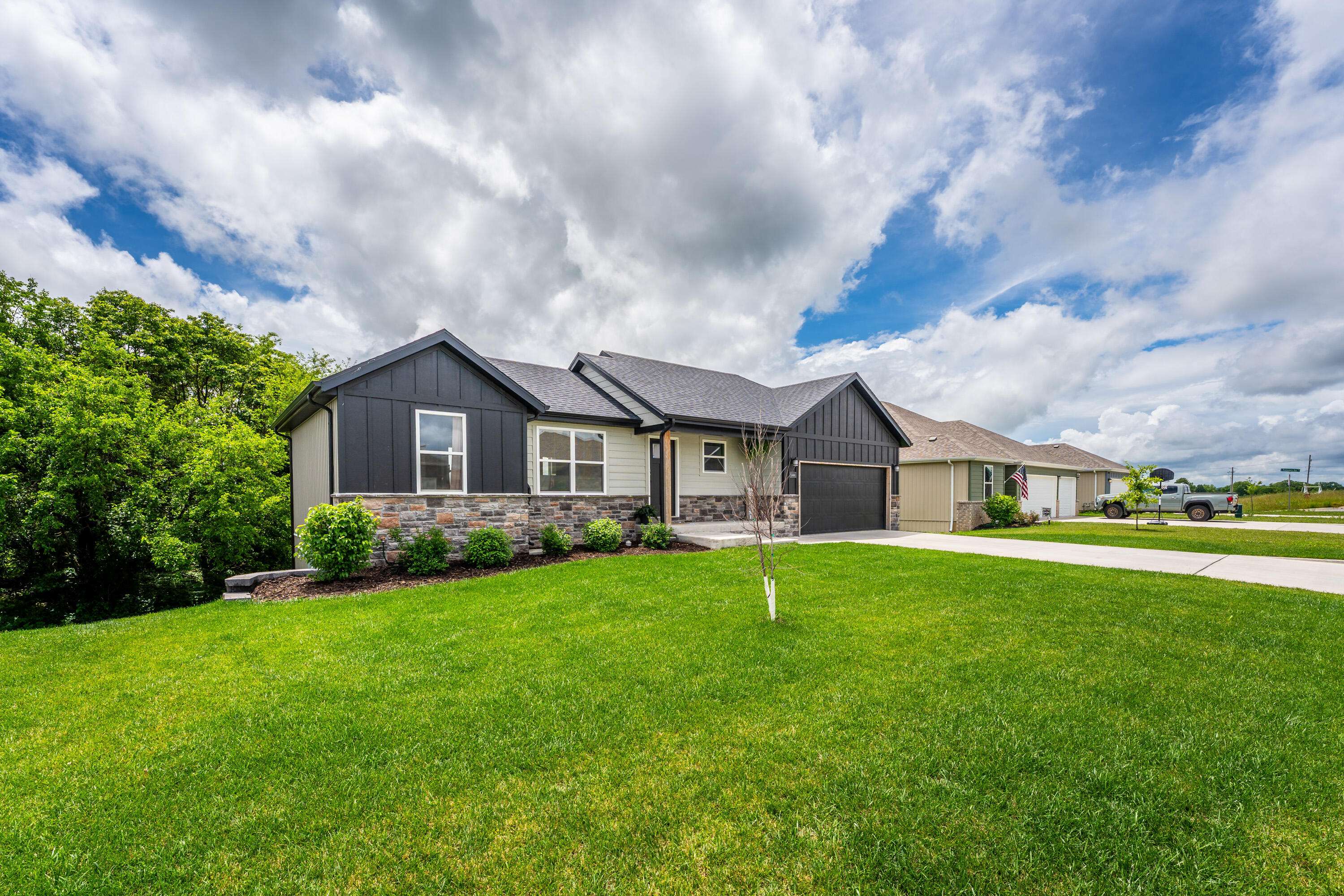 1444 E Macon ST, Republic, MO 65738