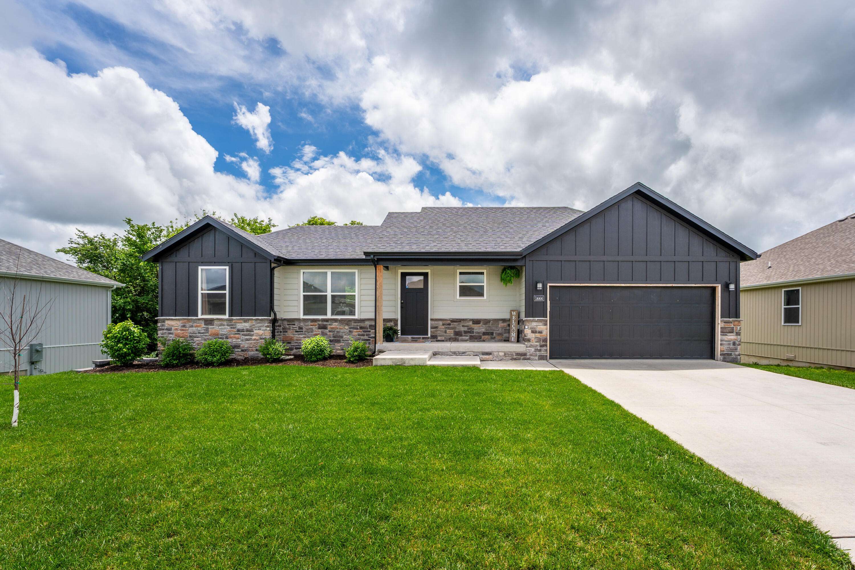 1444 E Macon ST, Republic, MO 65738