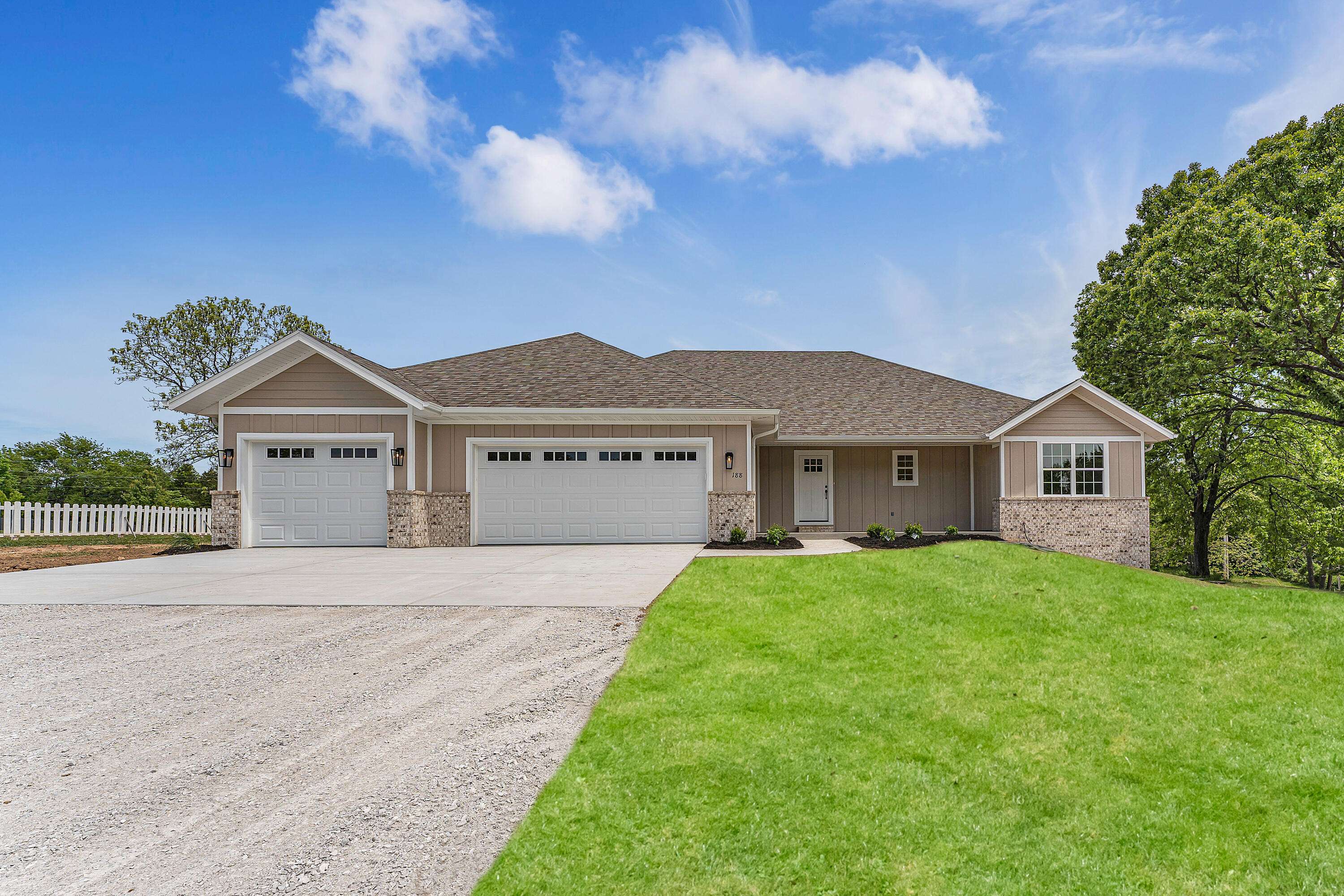 188 Highland DR, Nixa, MO 65714