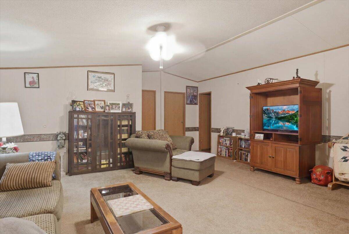 18233 County Road 361, Preston, MO 65732