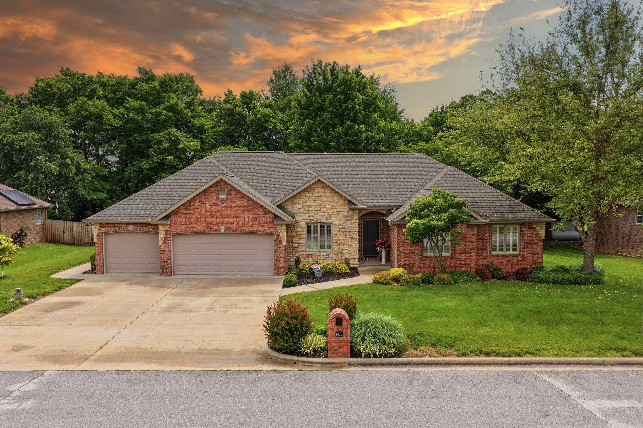 1420 S Charles PL, Bolivar, MO 65613