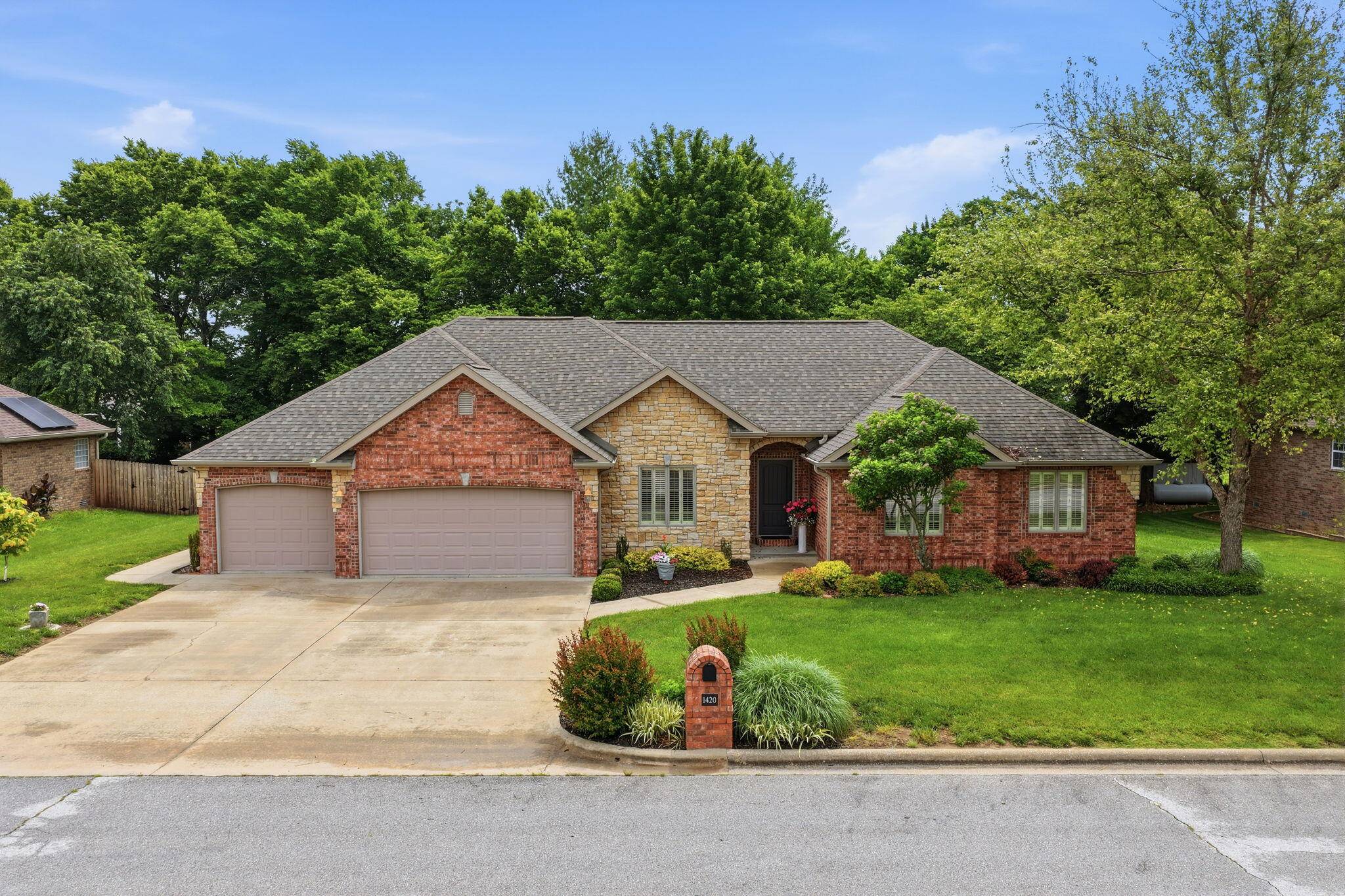 1420 S Charles PL, Bolivar, MO 65613