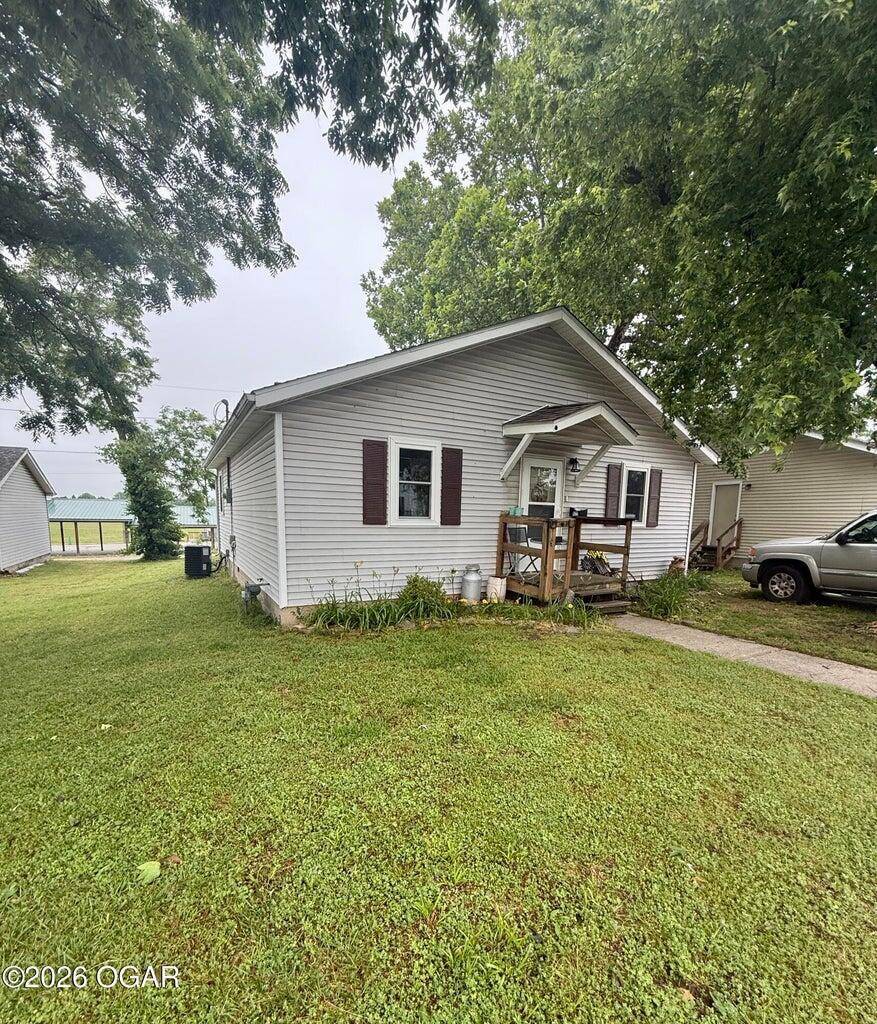 522 S Hall ST, Webb City, MO 64870