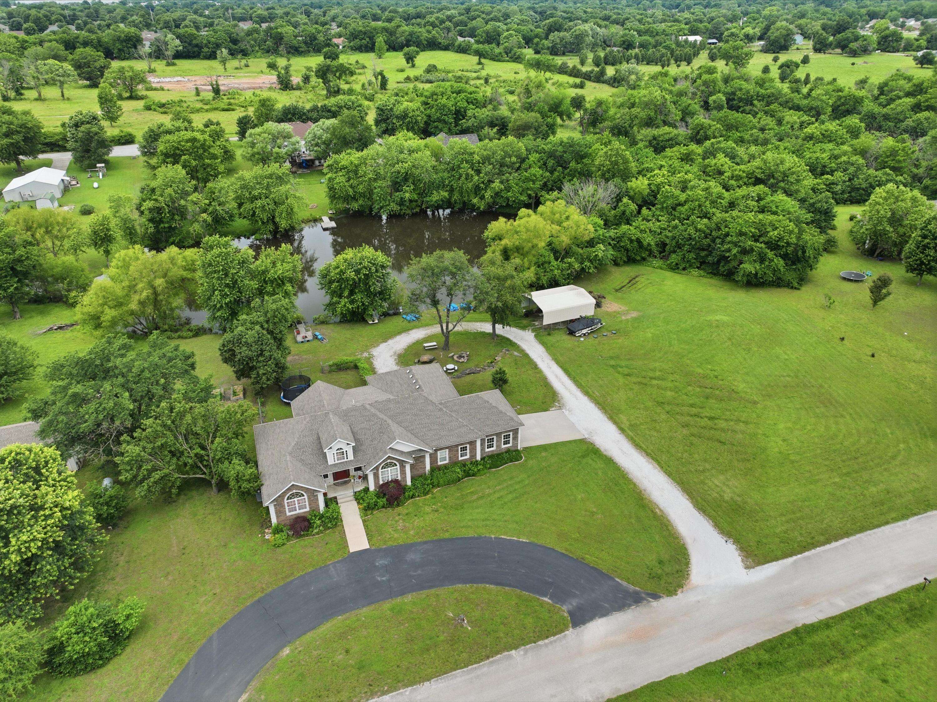 2355 S County Lane 124, Carthage, MO 64836