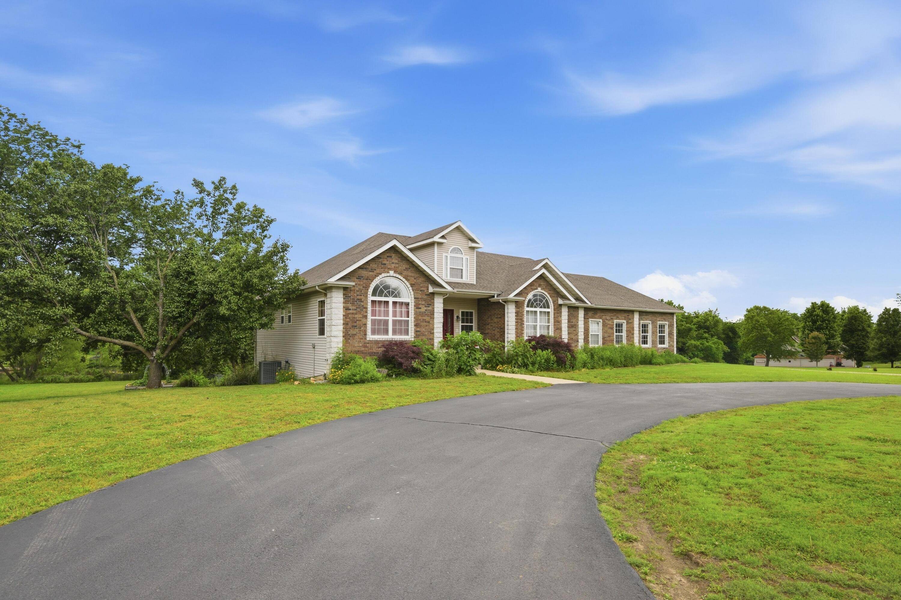 2355 S County Lane 124, Carthage, MO 64836