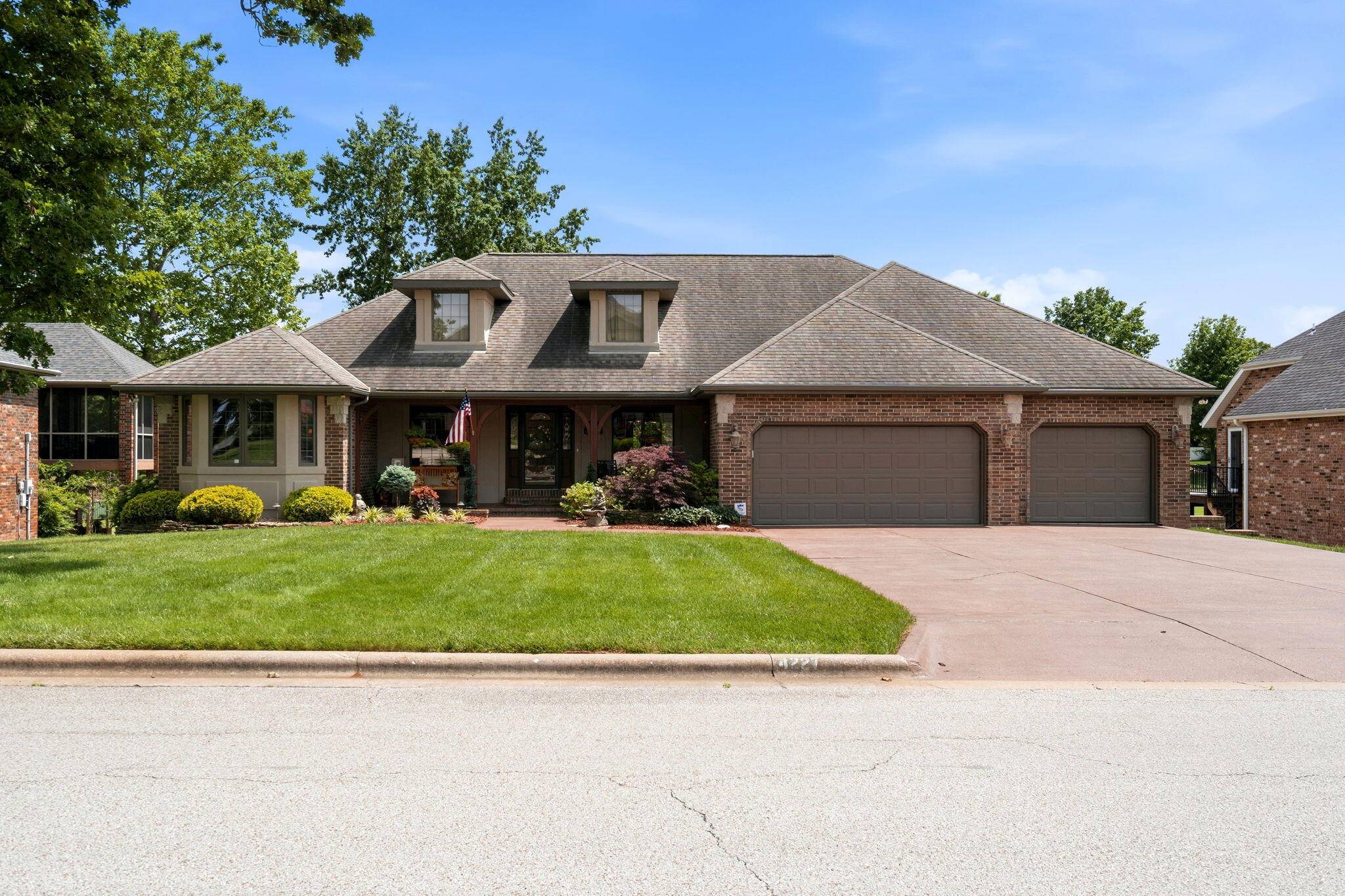 4227 Greenbriar DR, Nixa, MO 65714