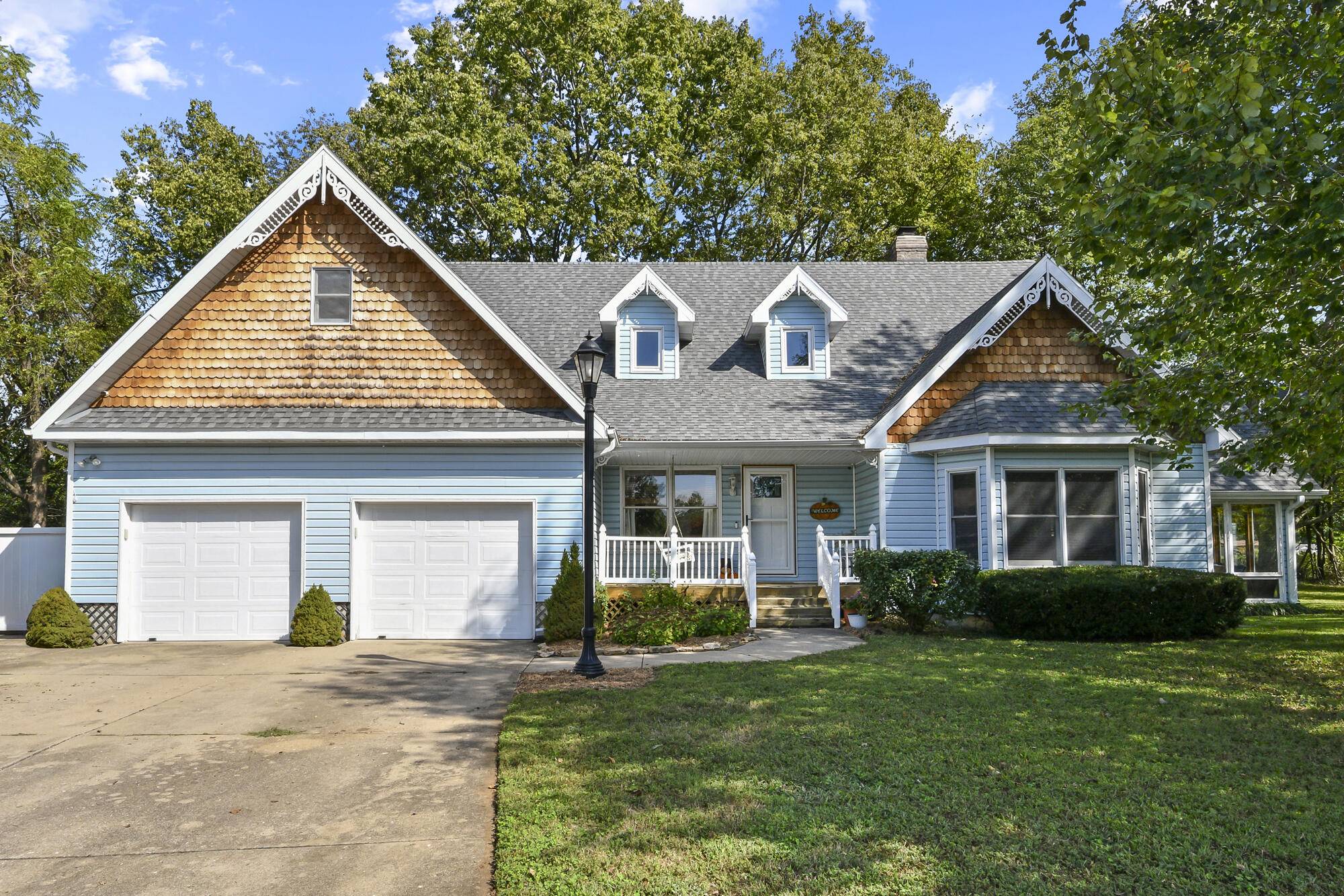 680 E Trakel PL, Springfield, MO 65810