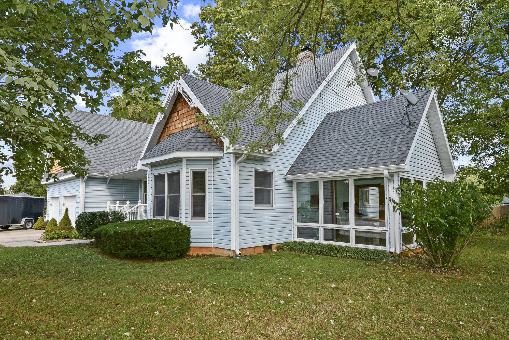 680 E Trakel PL, Springfield, MO 65810