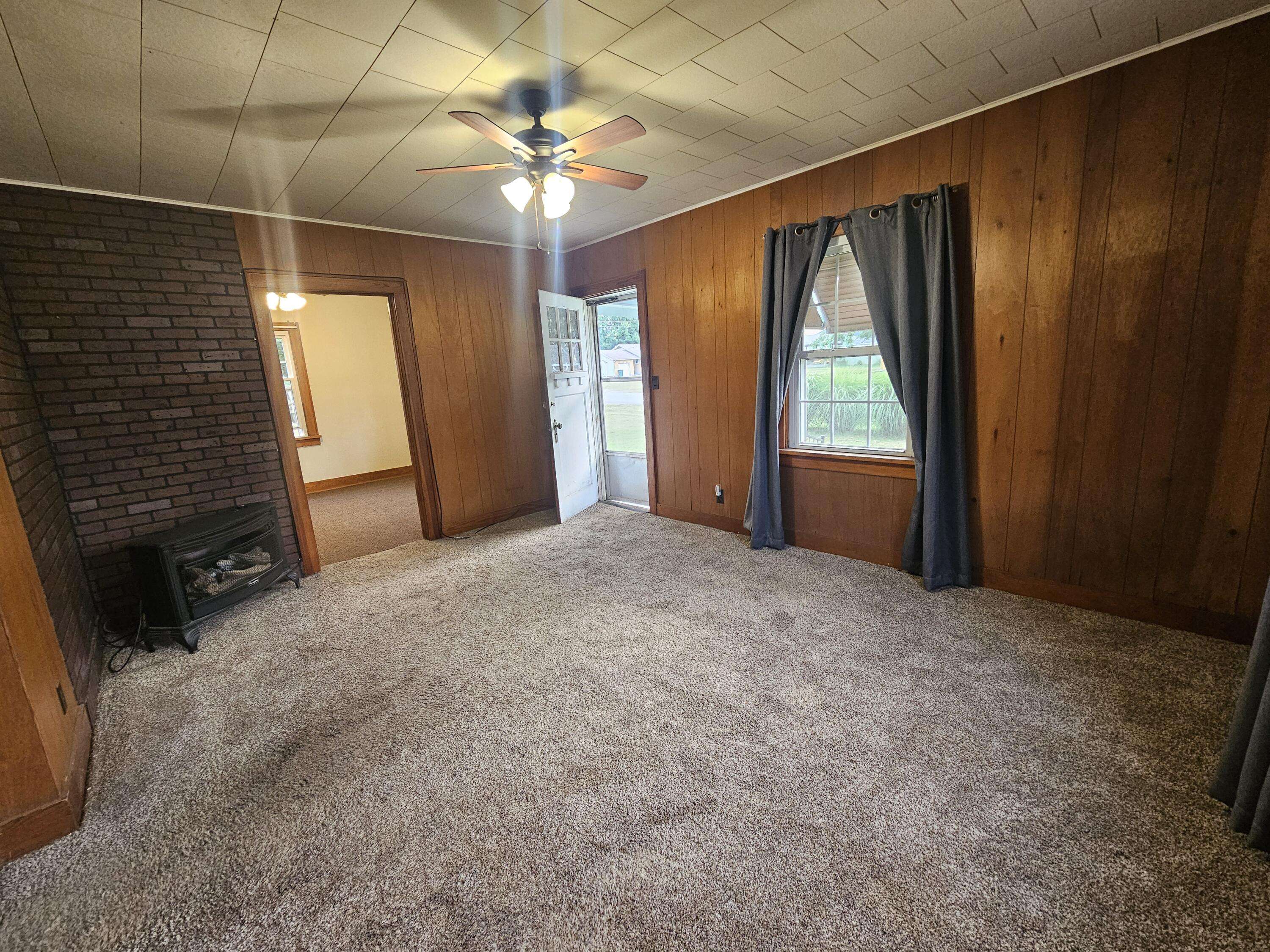 1214 S Market ST, Mt Vernon, MO 65712