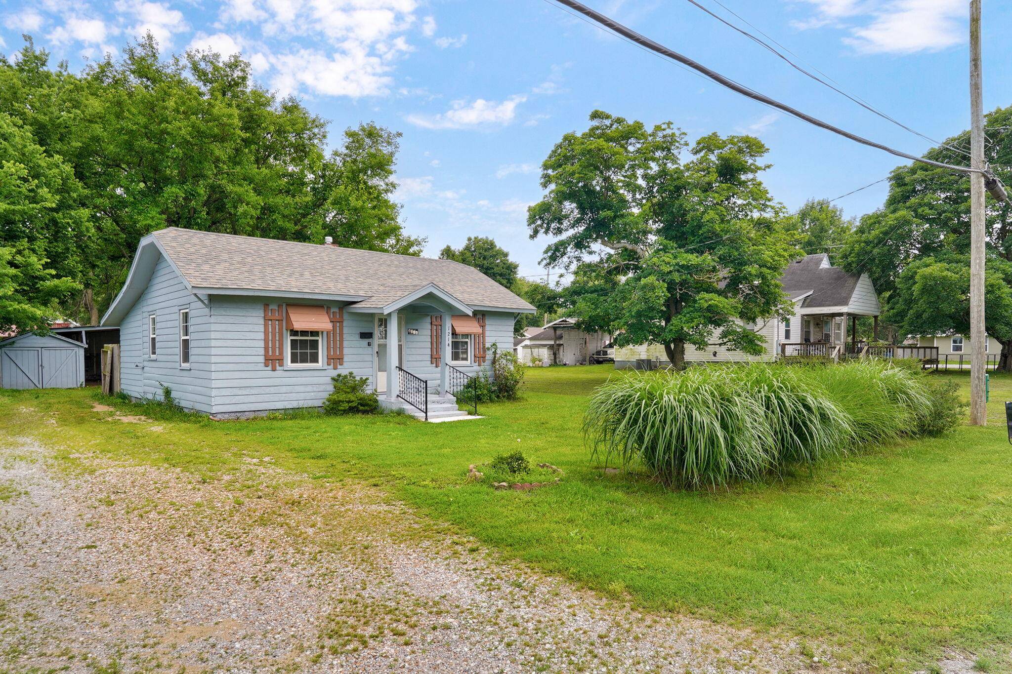 1214 S Market ST, Mt Vernon, MO 65712