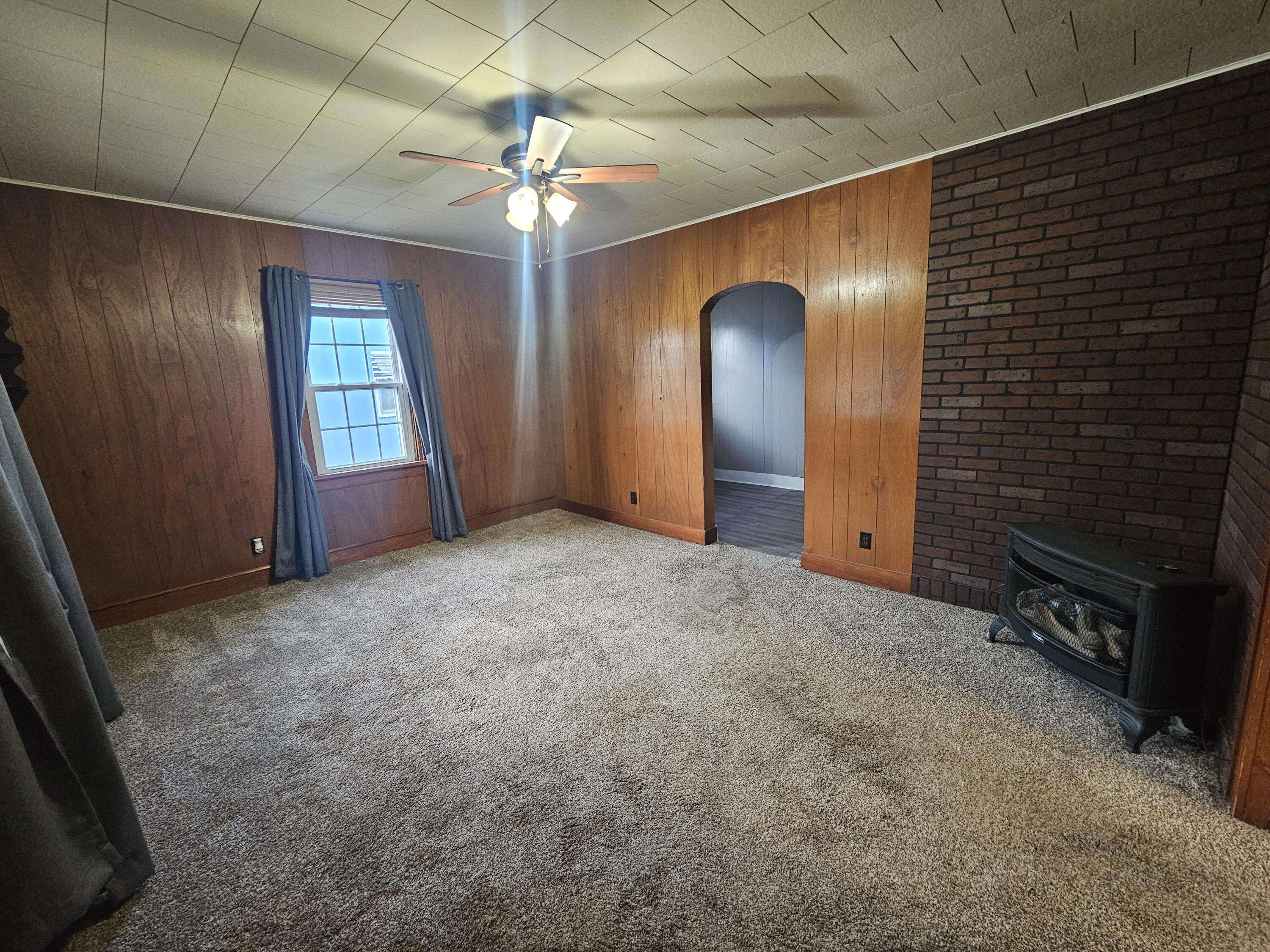1214 S Market ST, Mt Vernon, MO 65712