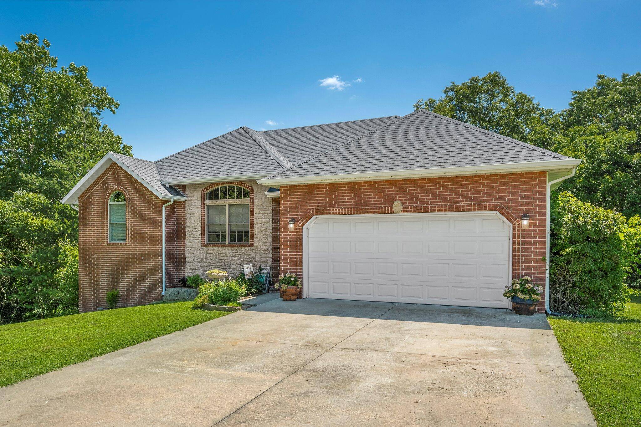 1528 N Marshall ST, Marshfield, MO 65706