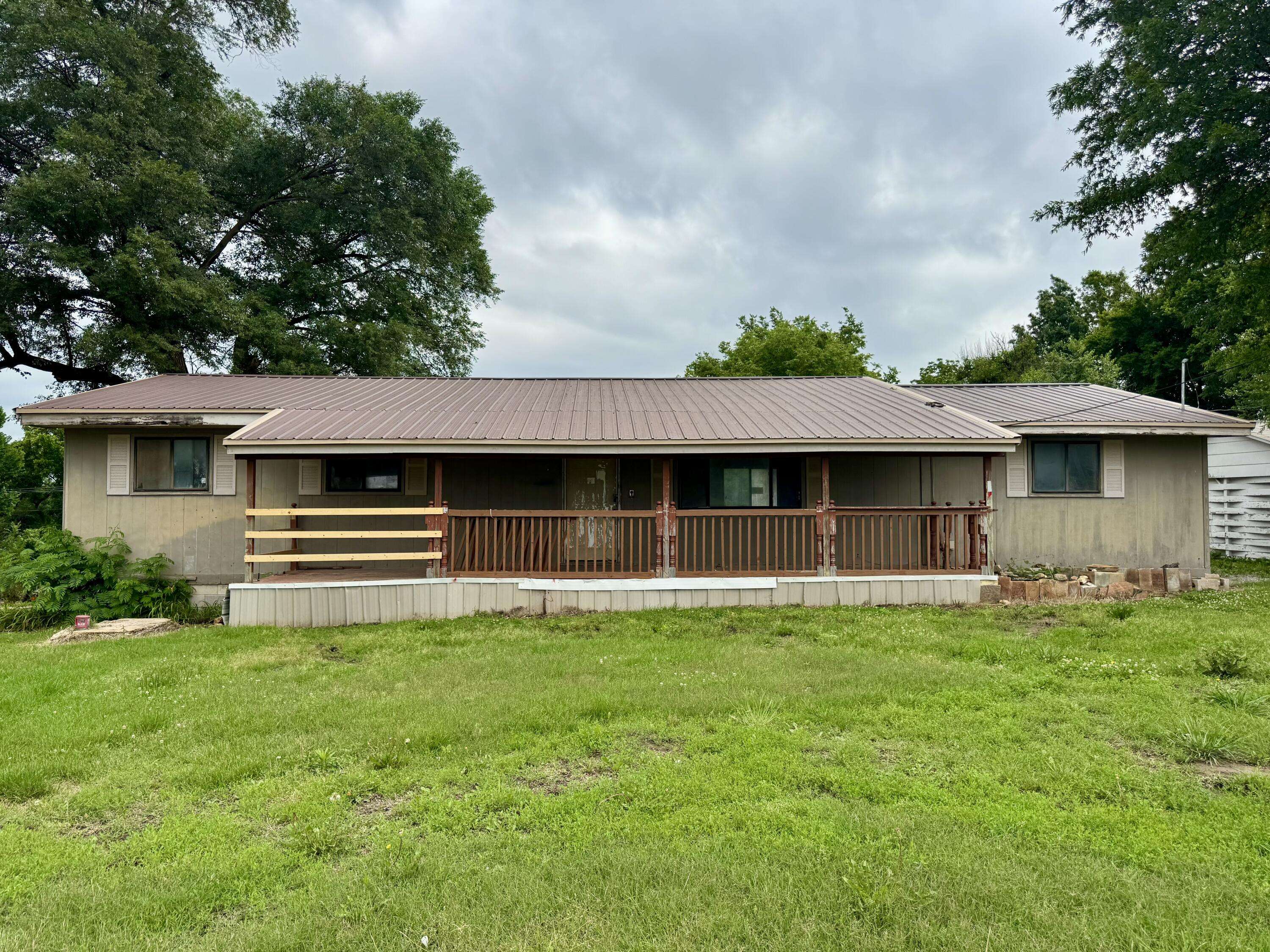 213 E Elm ST, Morrisville, MO 65710