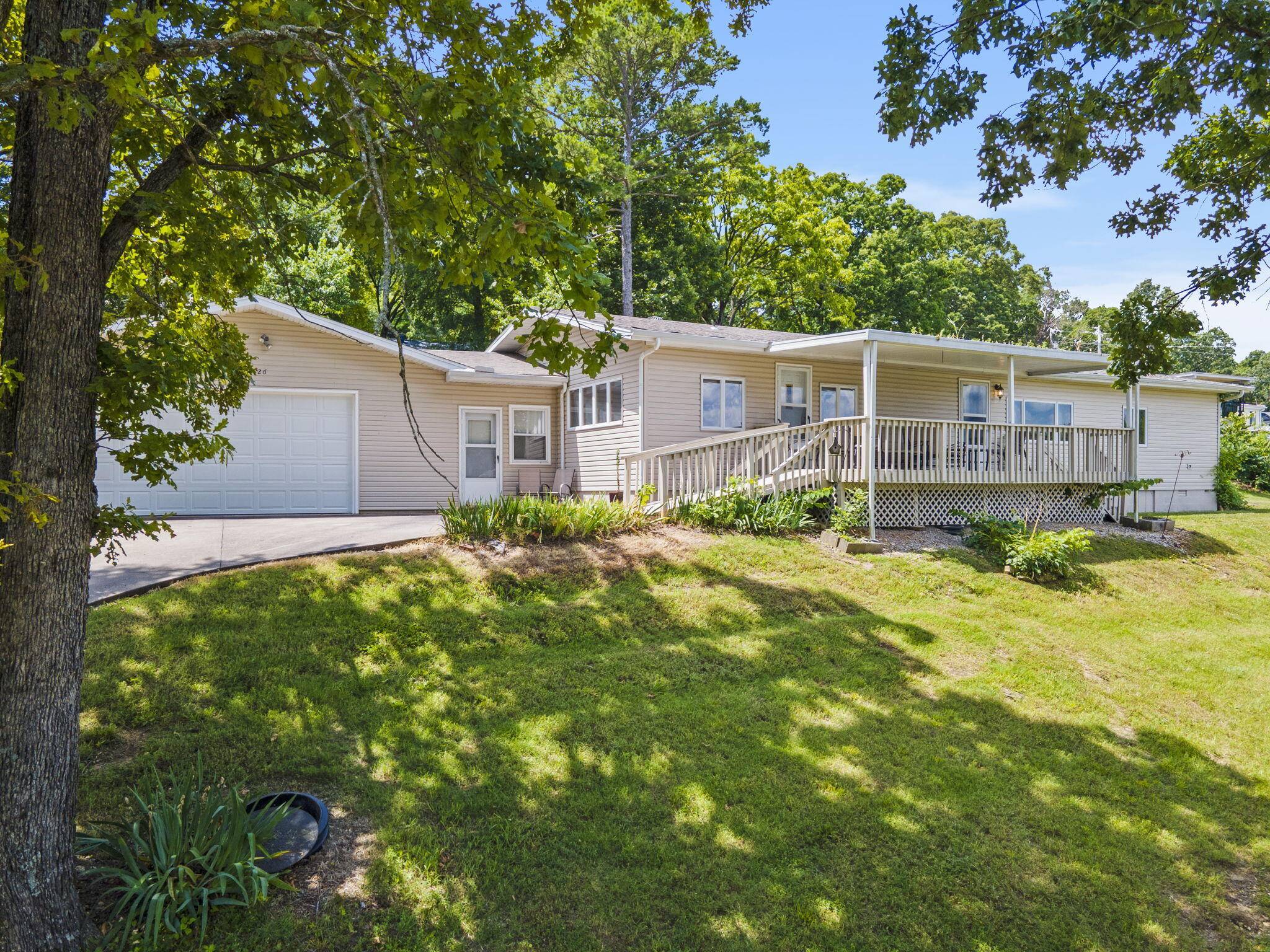 26 White Wing LN, Blue Eye, MO 65611
