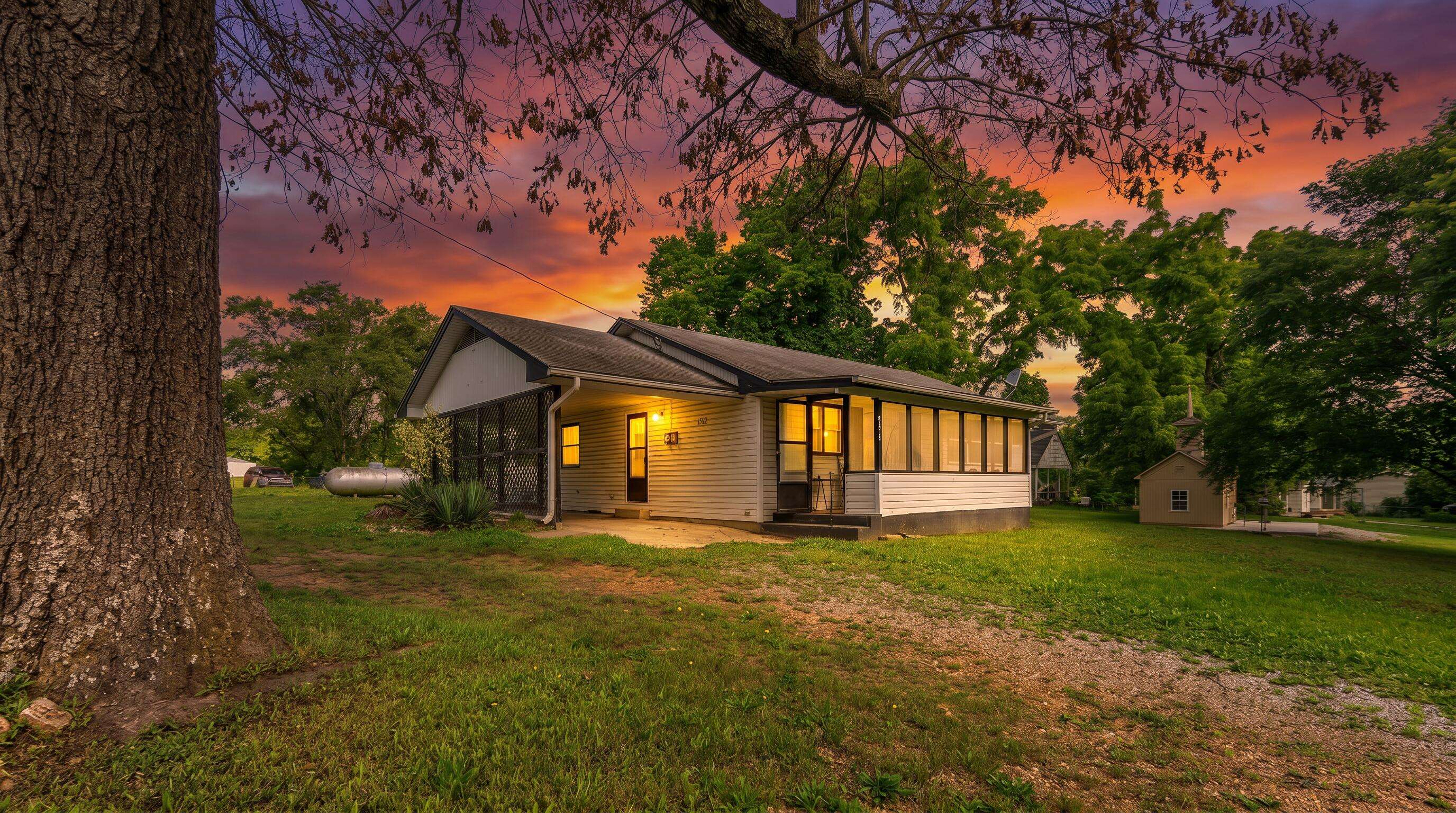 301 Hall ST, Alton, MO 65606