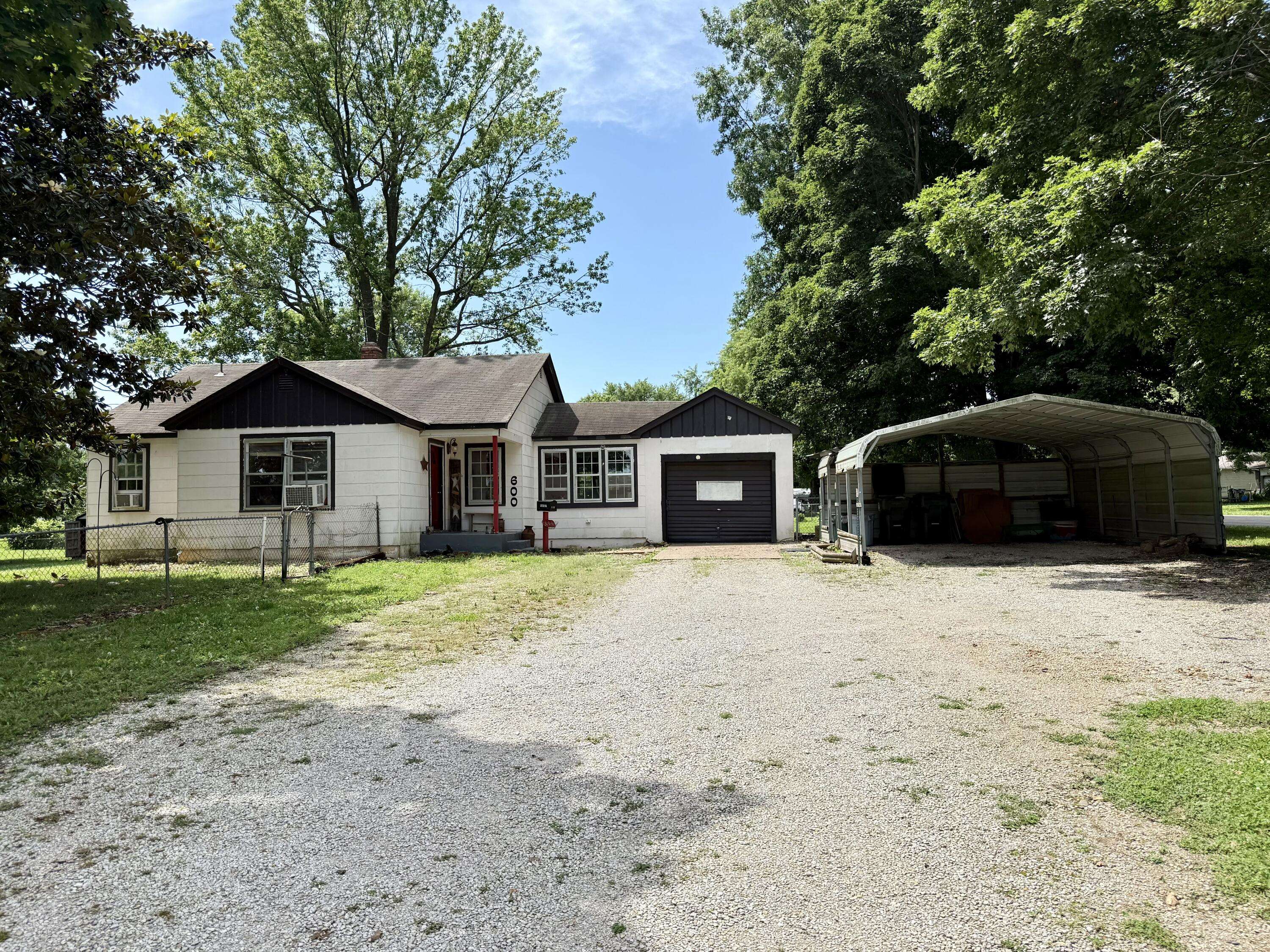 600 E Pearl ST, Aurora, MO 65605