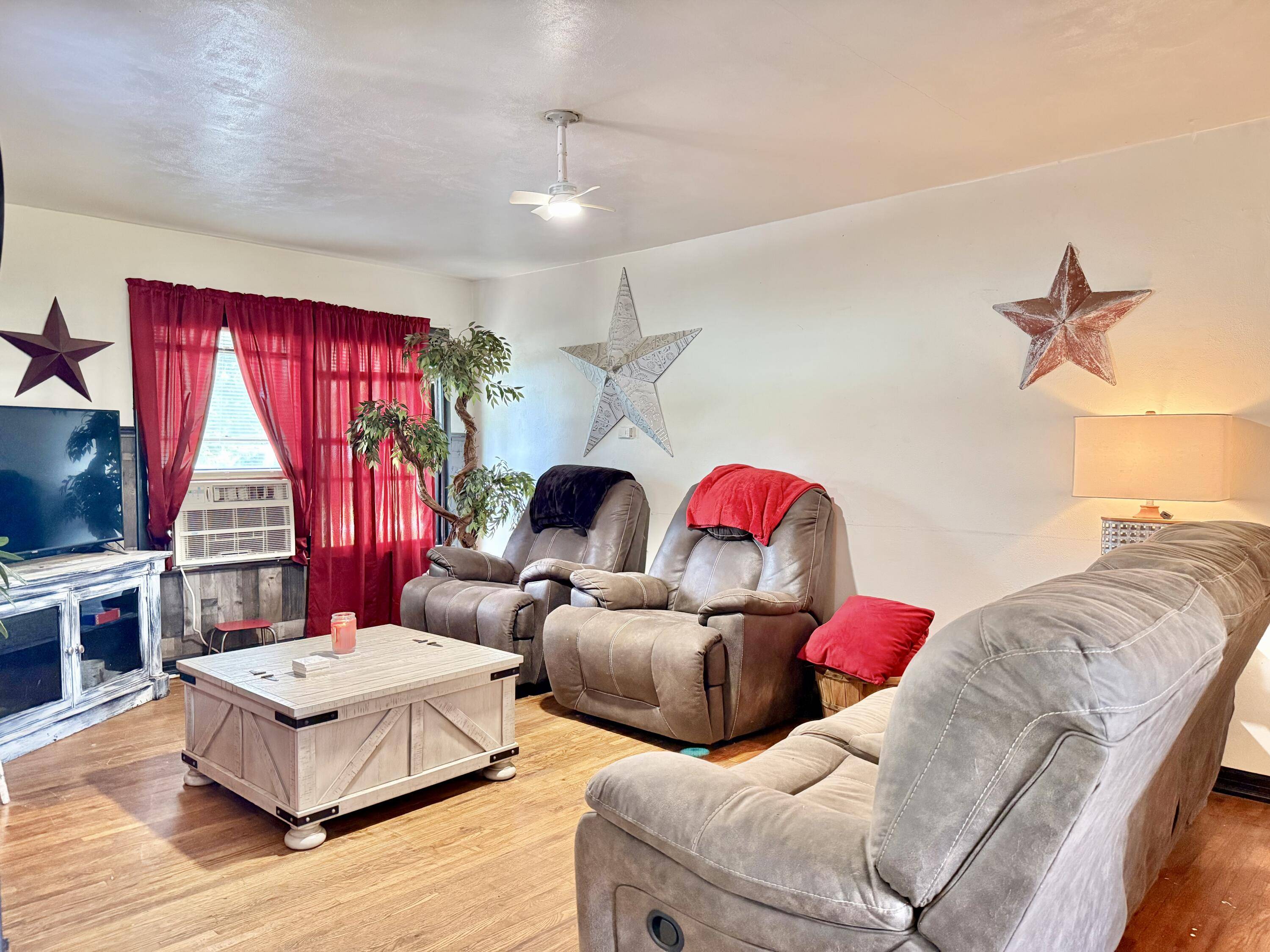 600 E Pearl ST, Aurora, MO 65605