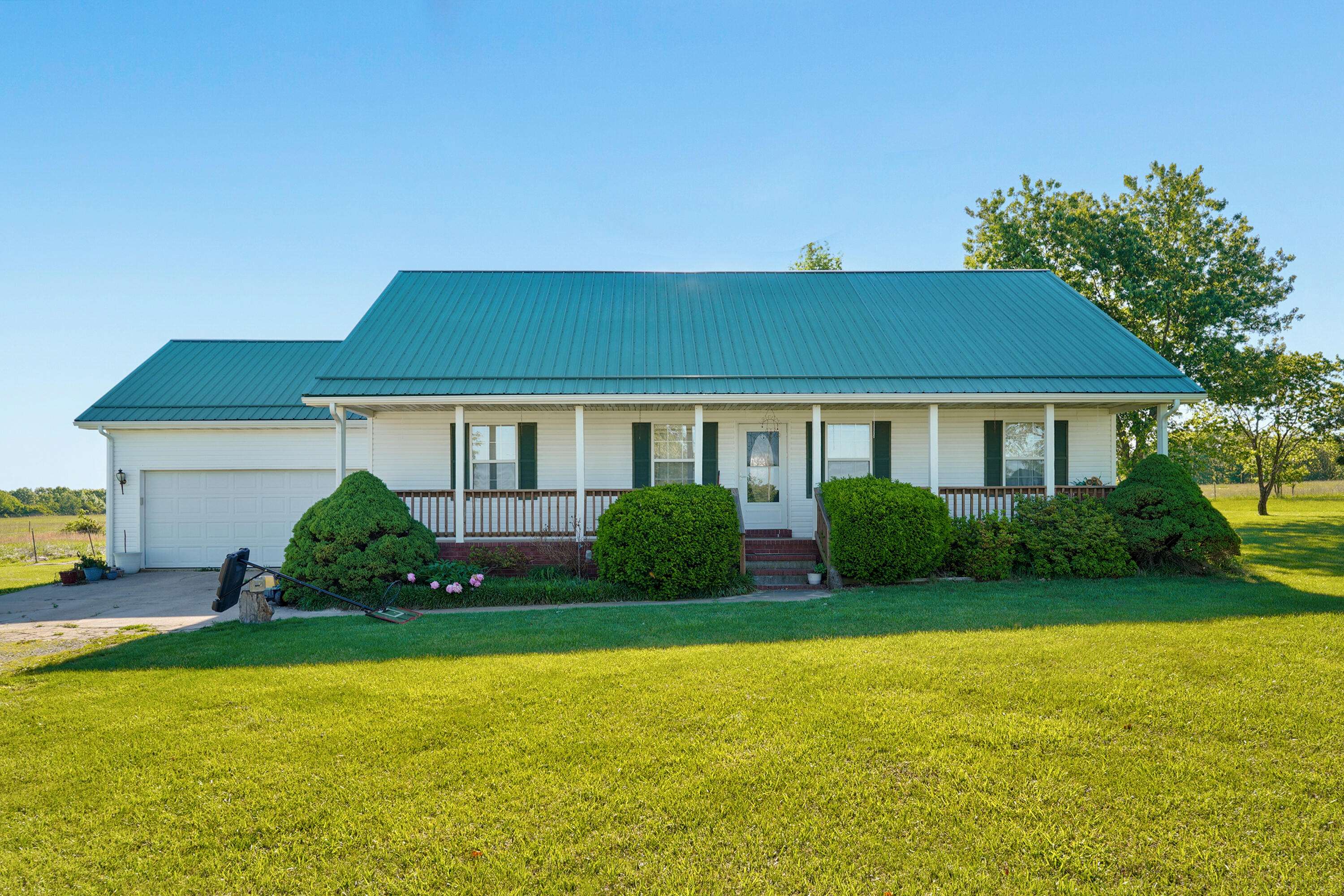 188 Plainview DR, Seymour, MO 65746