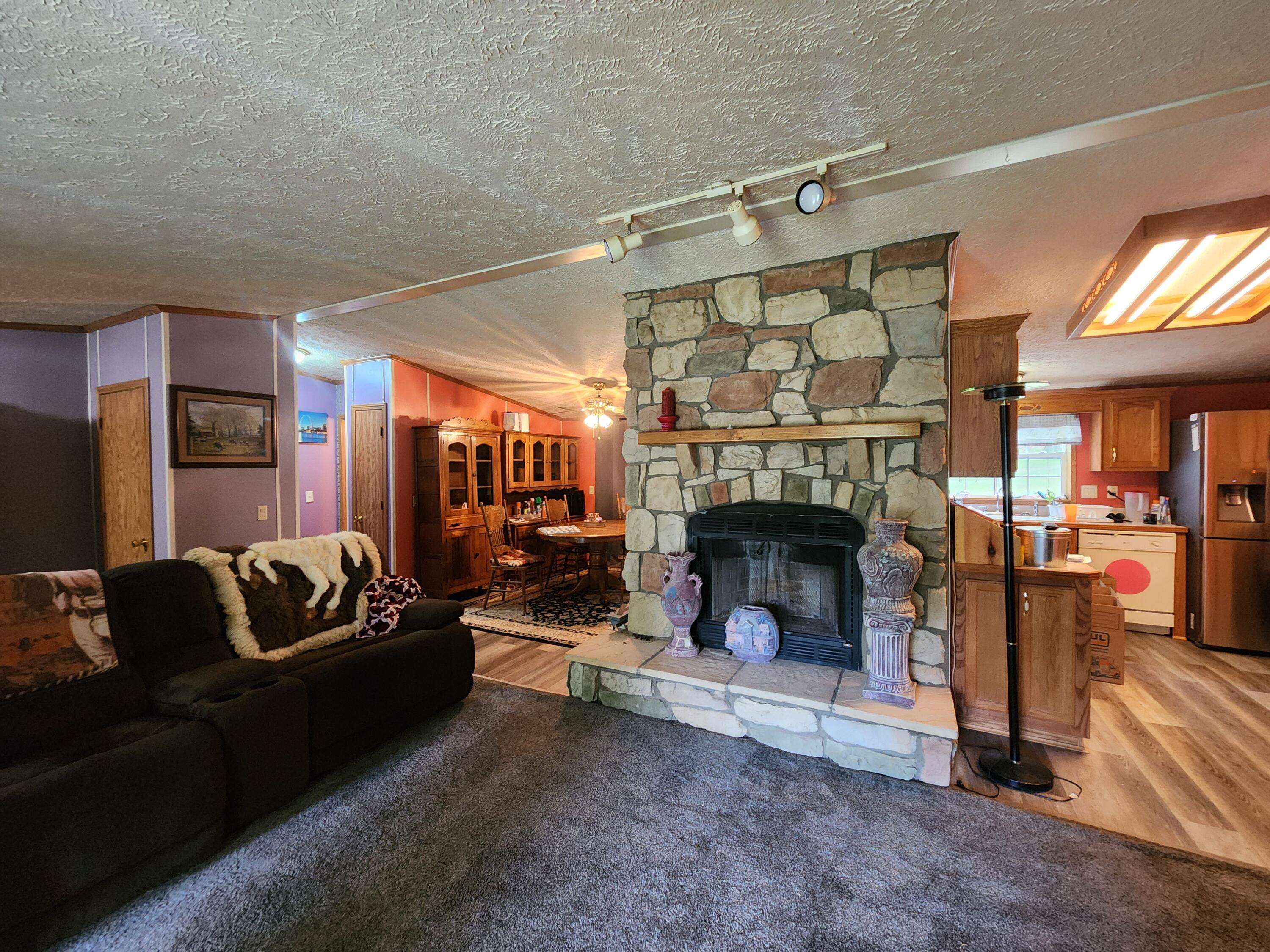2282 Turnbo RD, Marshfield, MO 65706