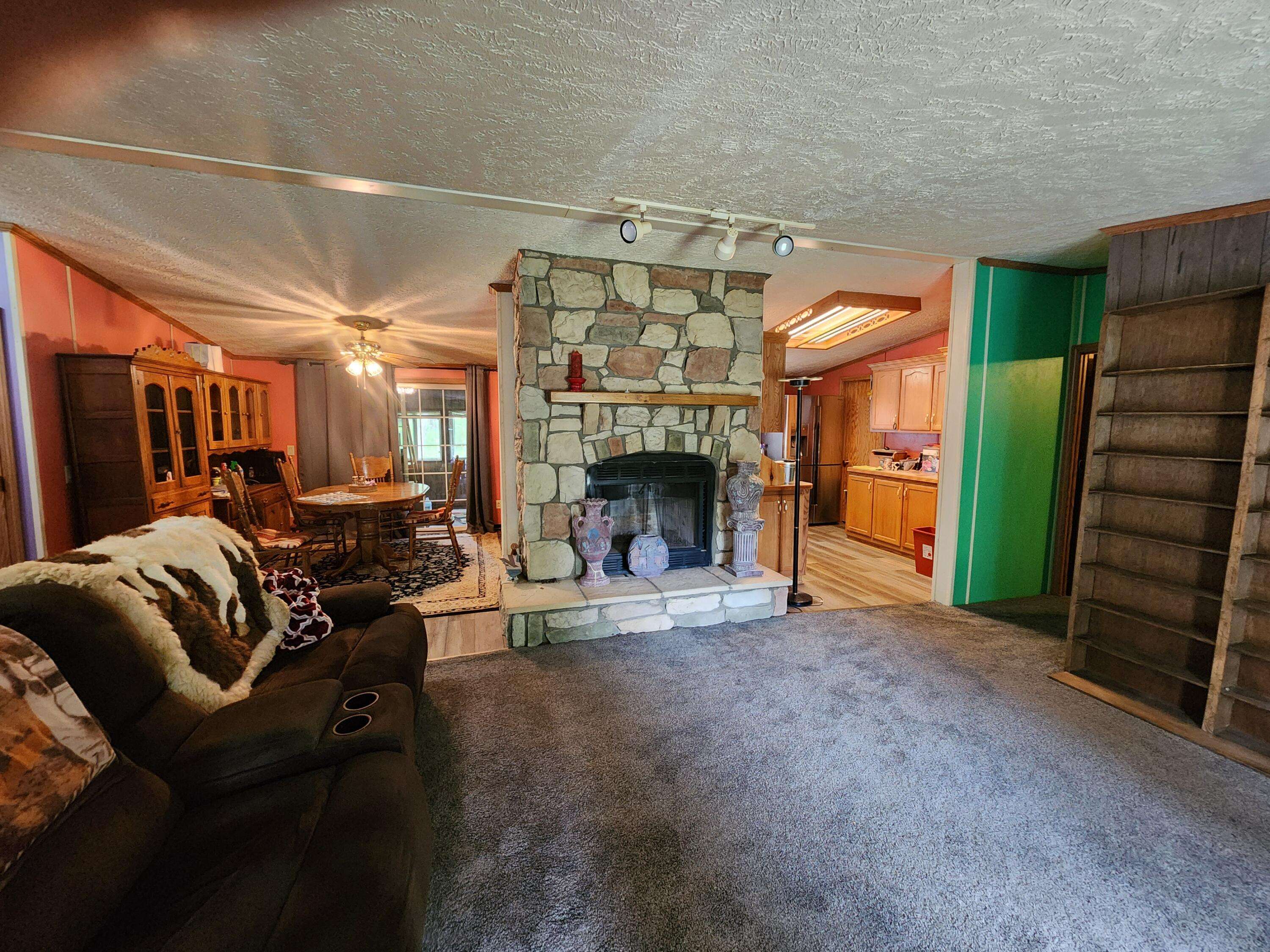 2282 Turnbo RD, Marshfield, MO 65706