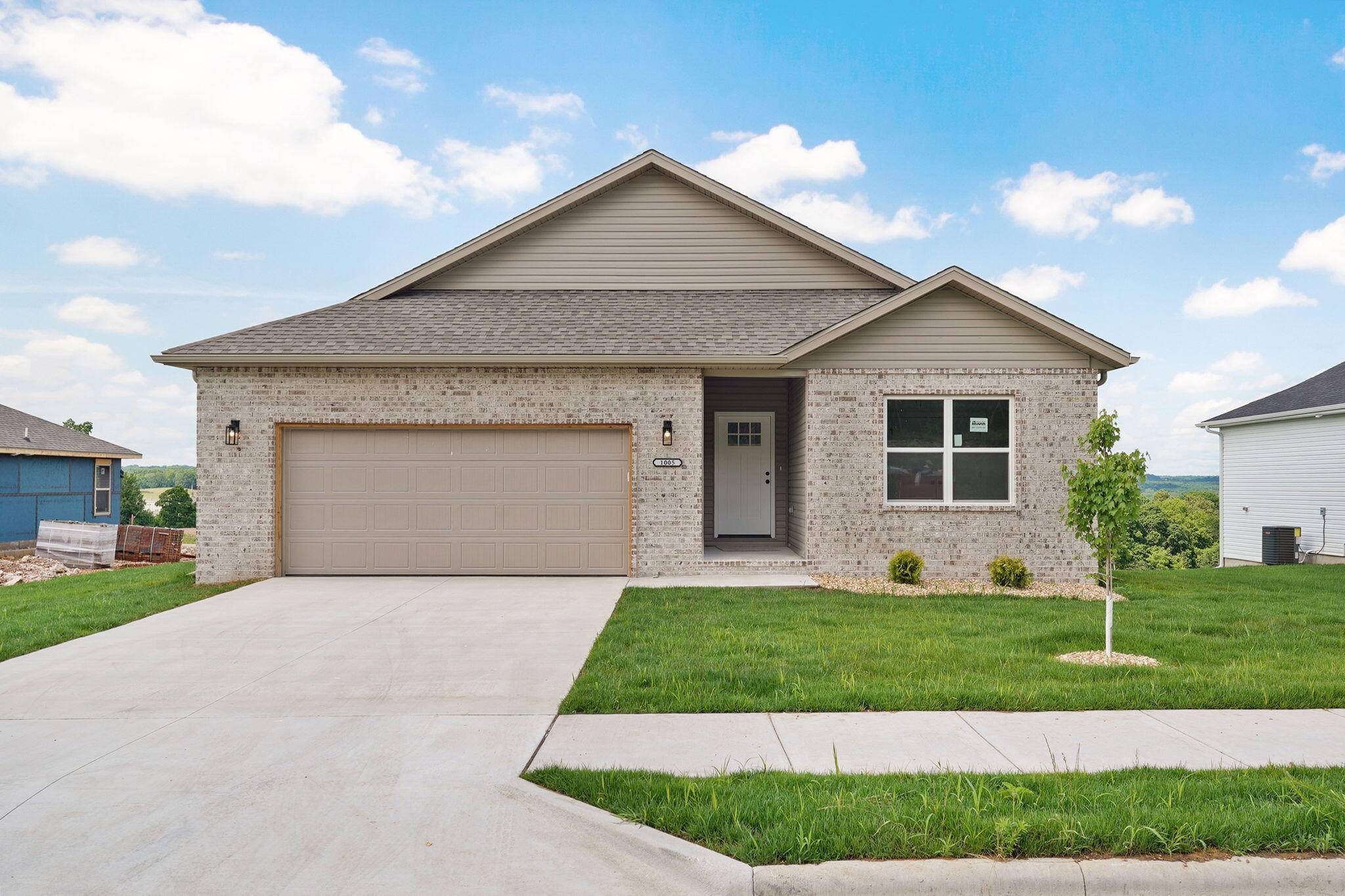 1005 W Jay ST, Ozark, MO 65721