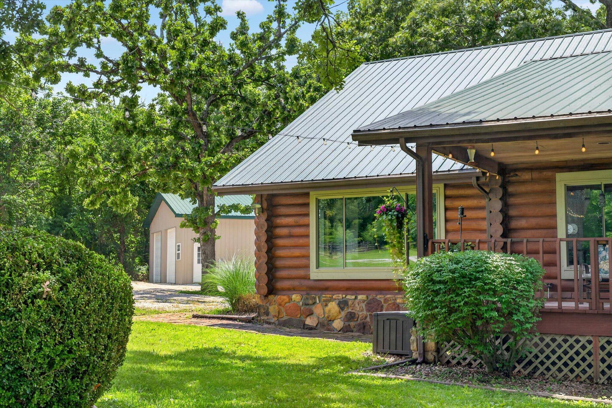 511 E 375th RD, Dunnegan, MO 65640