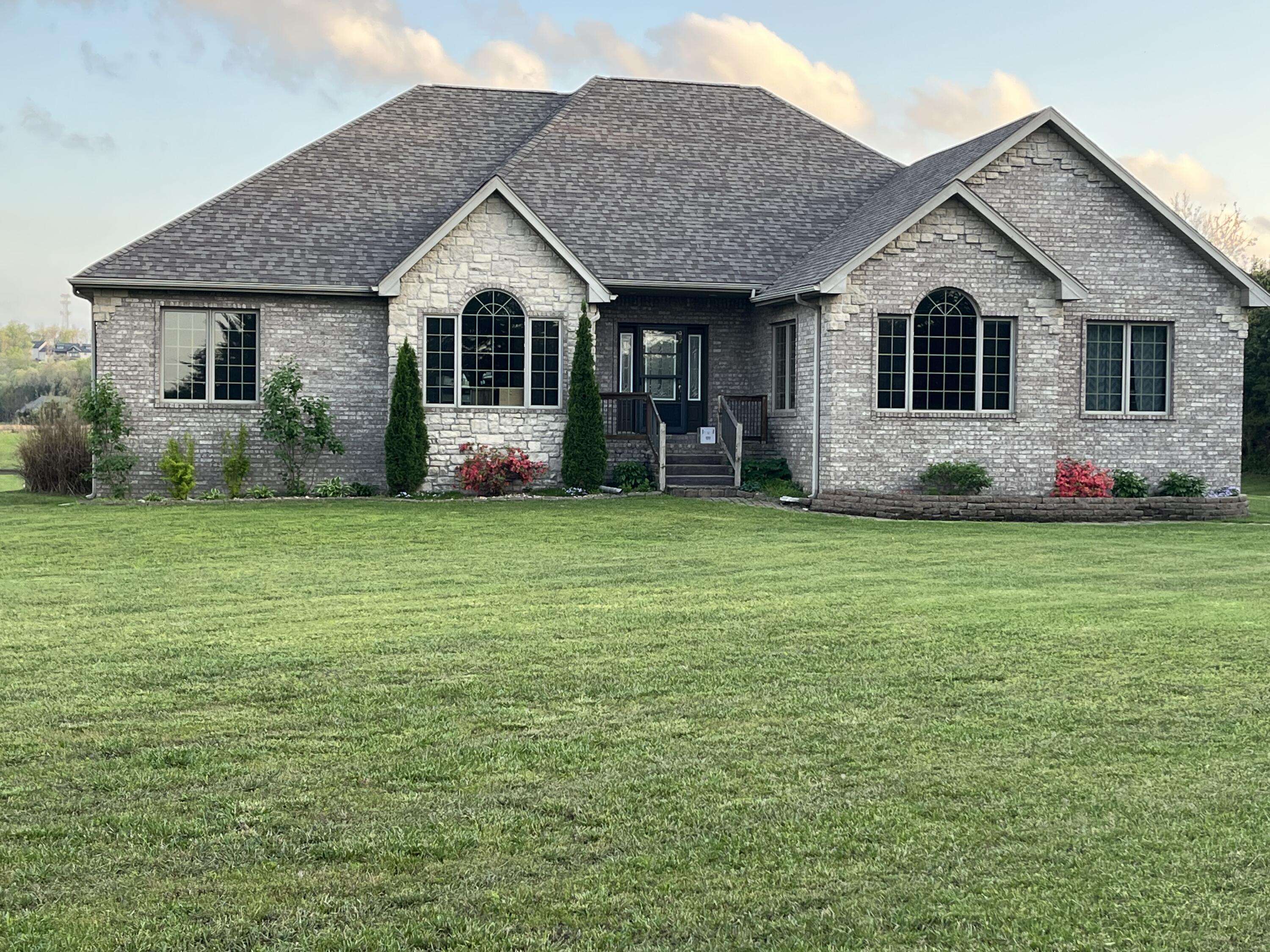 8105 N Farm Road 207, Strafford, MO 65757