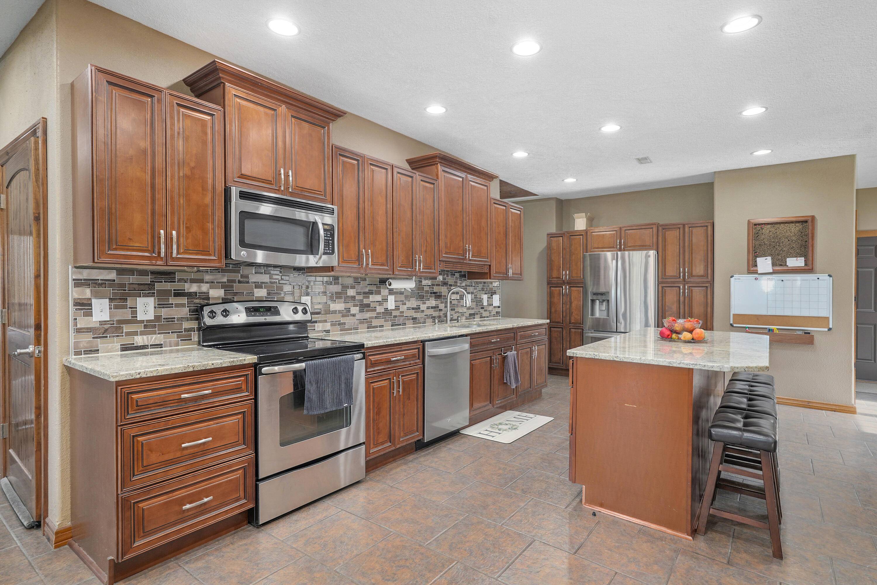 8105 N Farm Road 207, Strafford, MO 65757