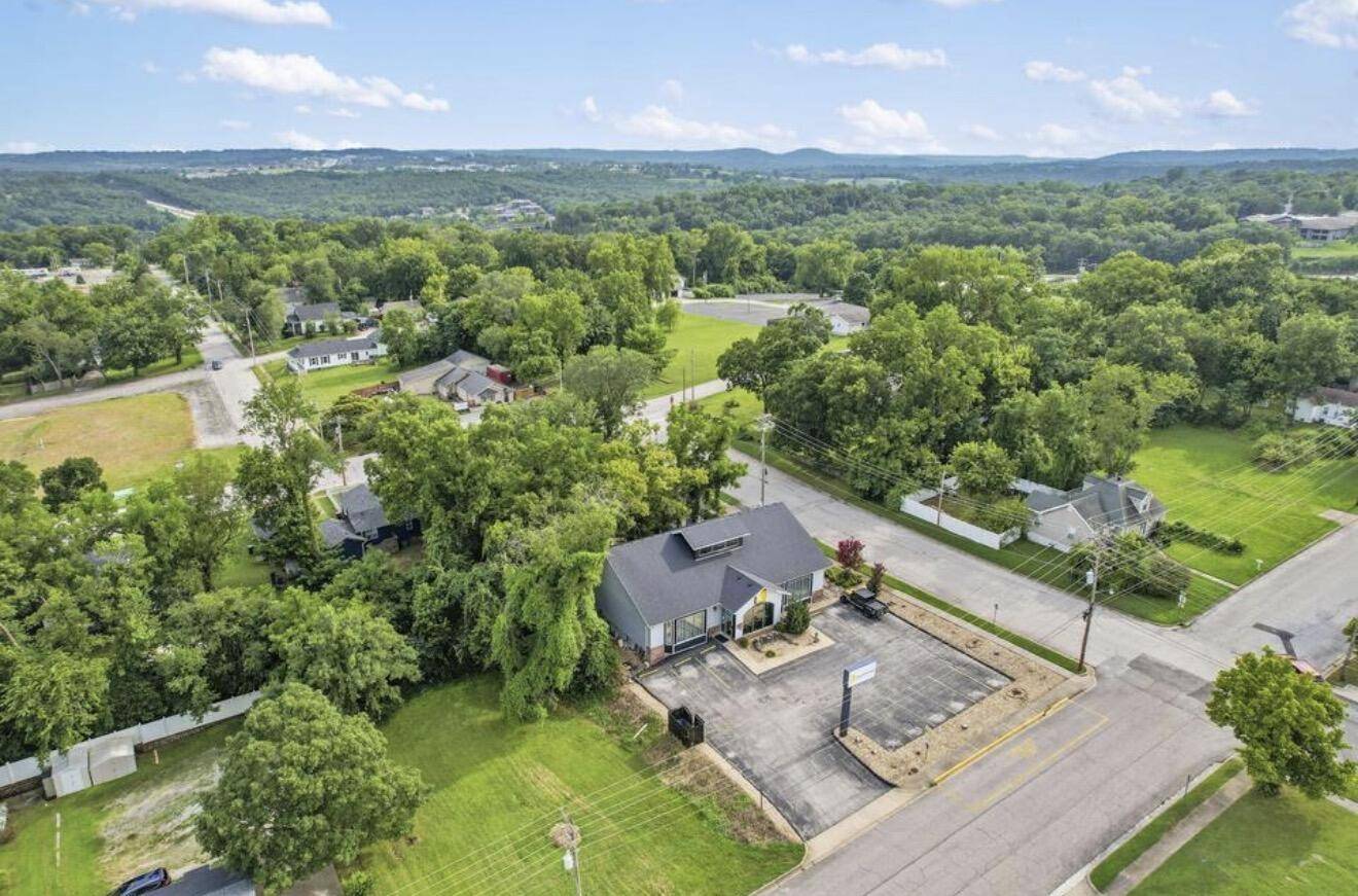 590 W Pacific ST, Branson, MO 65616