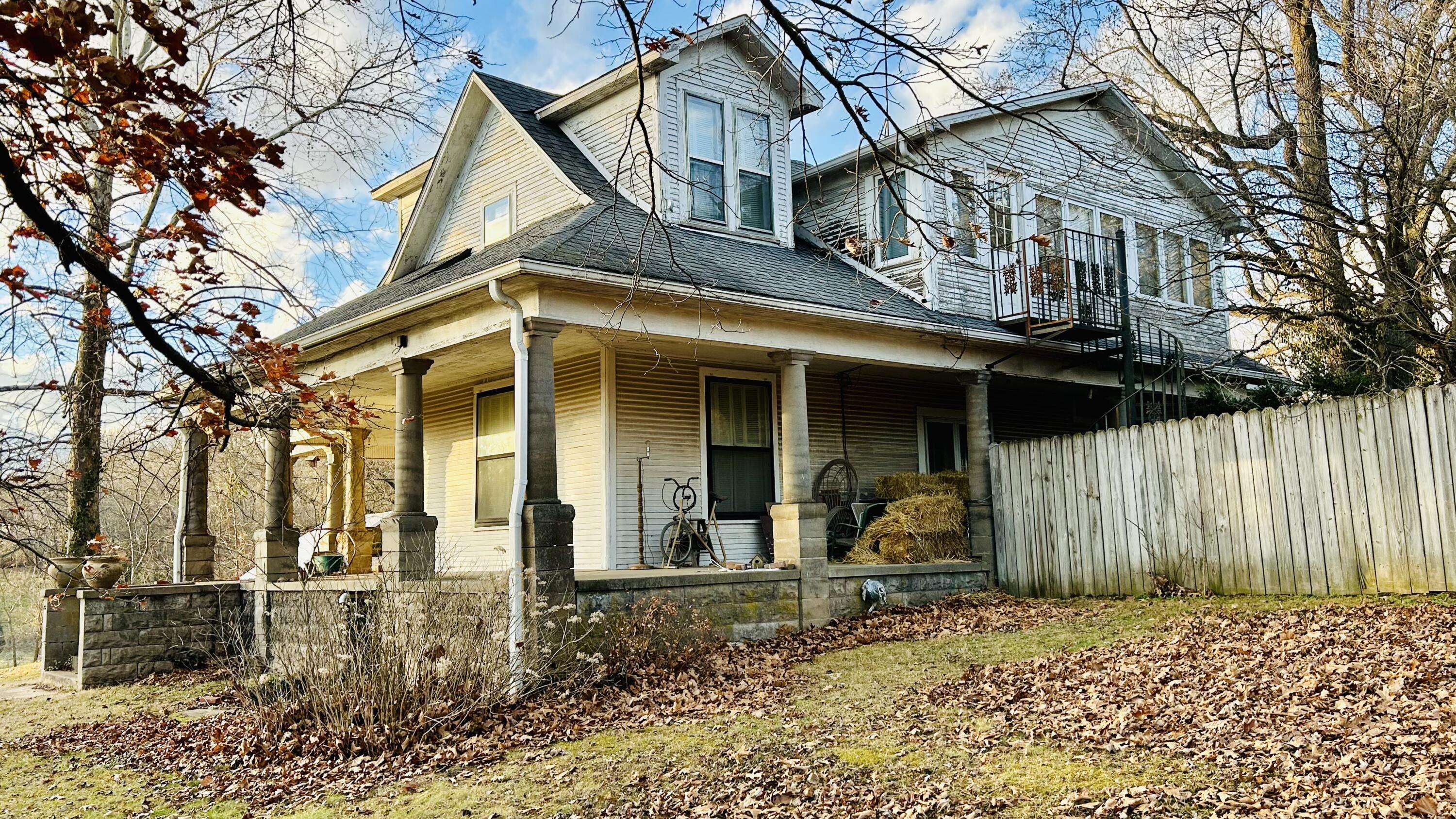 22539 Lawrence 1040, Pierce City, MO 65723