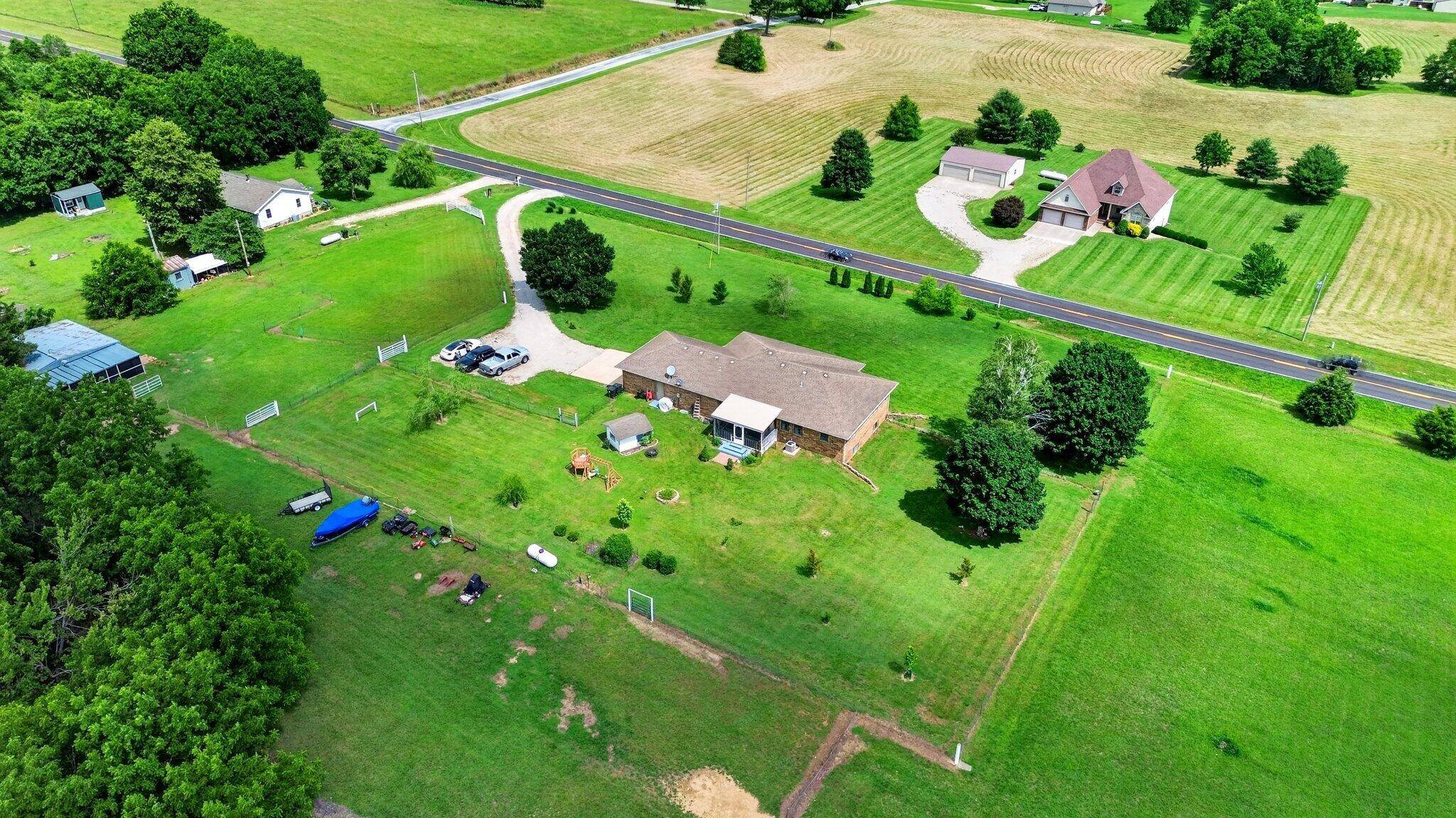 11763 Highway V, Mt Vernon, MO 65712