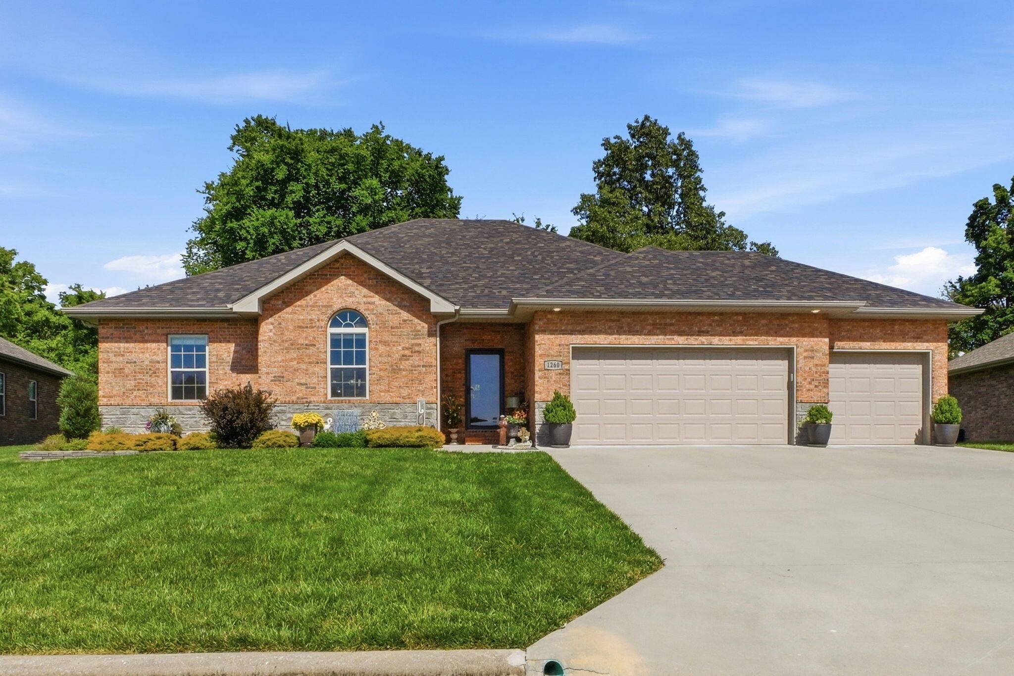 1260 S Mission AVE, Bolivar, MO 65613