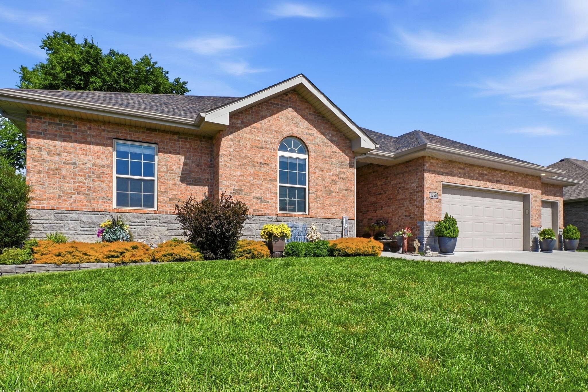 1260 S Mission AVE, Bolivar, MO 65613