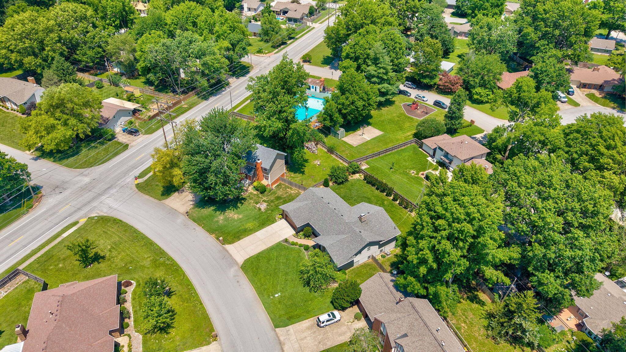 1813 E Camino Alto ST, Springfield, MO 65804
