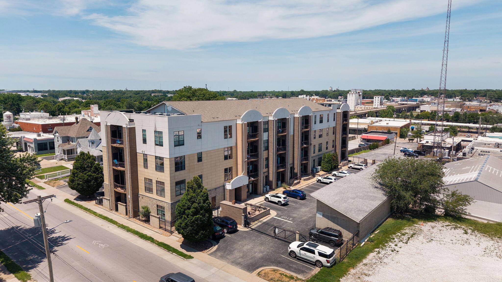 623 W Walnut ST #Unit 301, Springfield, MO 65806