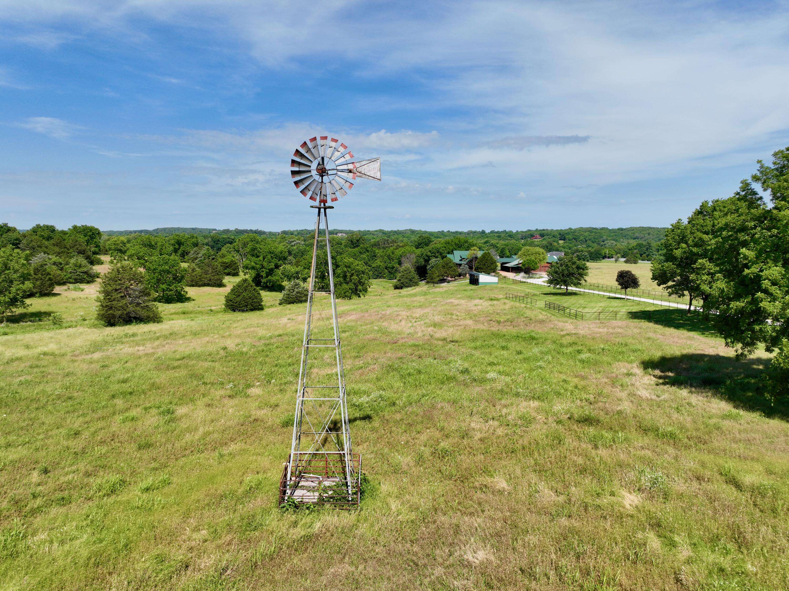 1781 W Blue Springs RD, Nixa, MO 65714