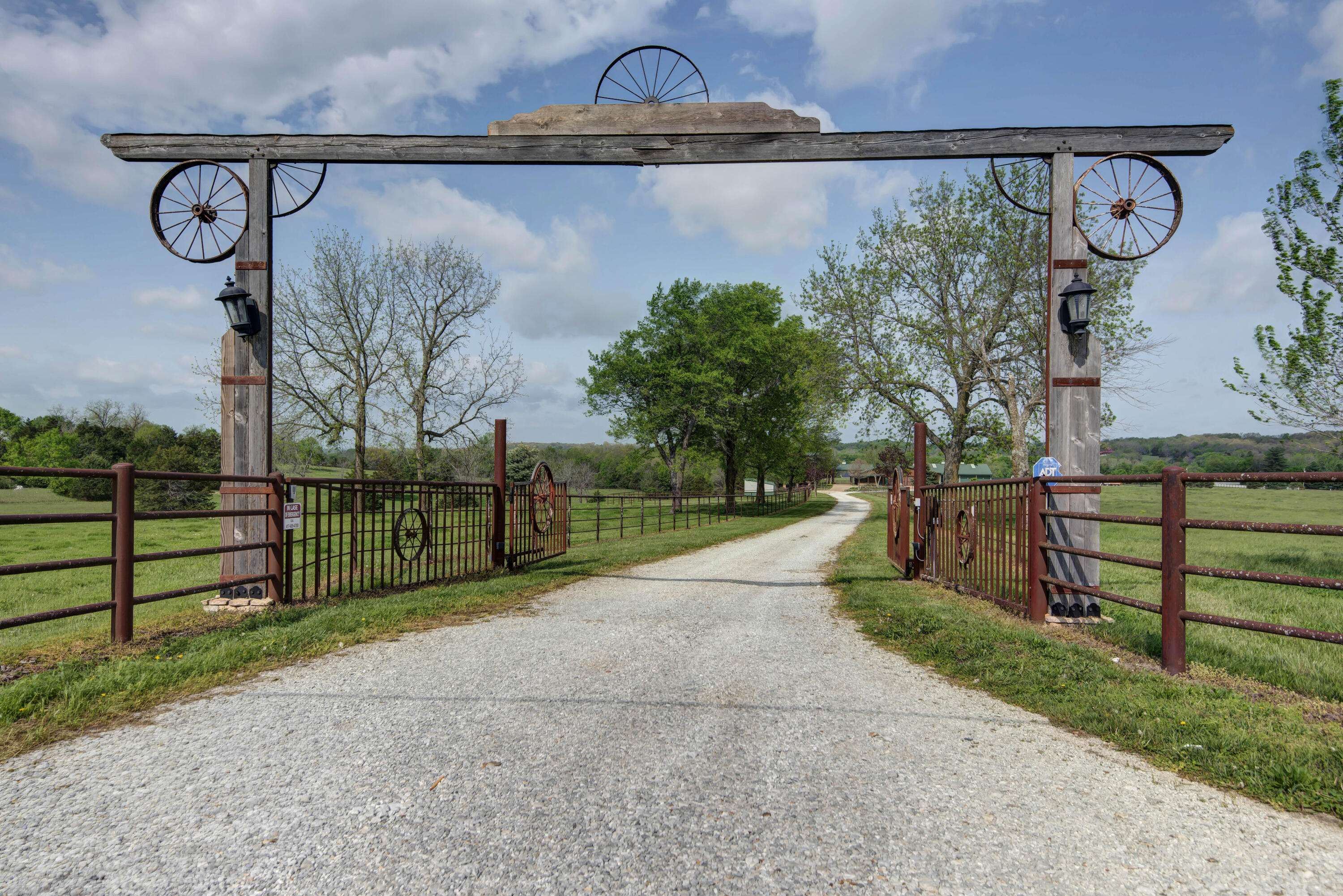 1781 W Blue Springs RD, Nixa, MO 65714
