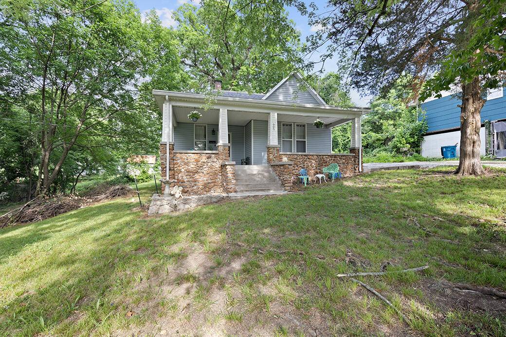 609 S College ST, Neosho, MO 64850