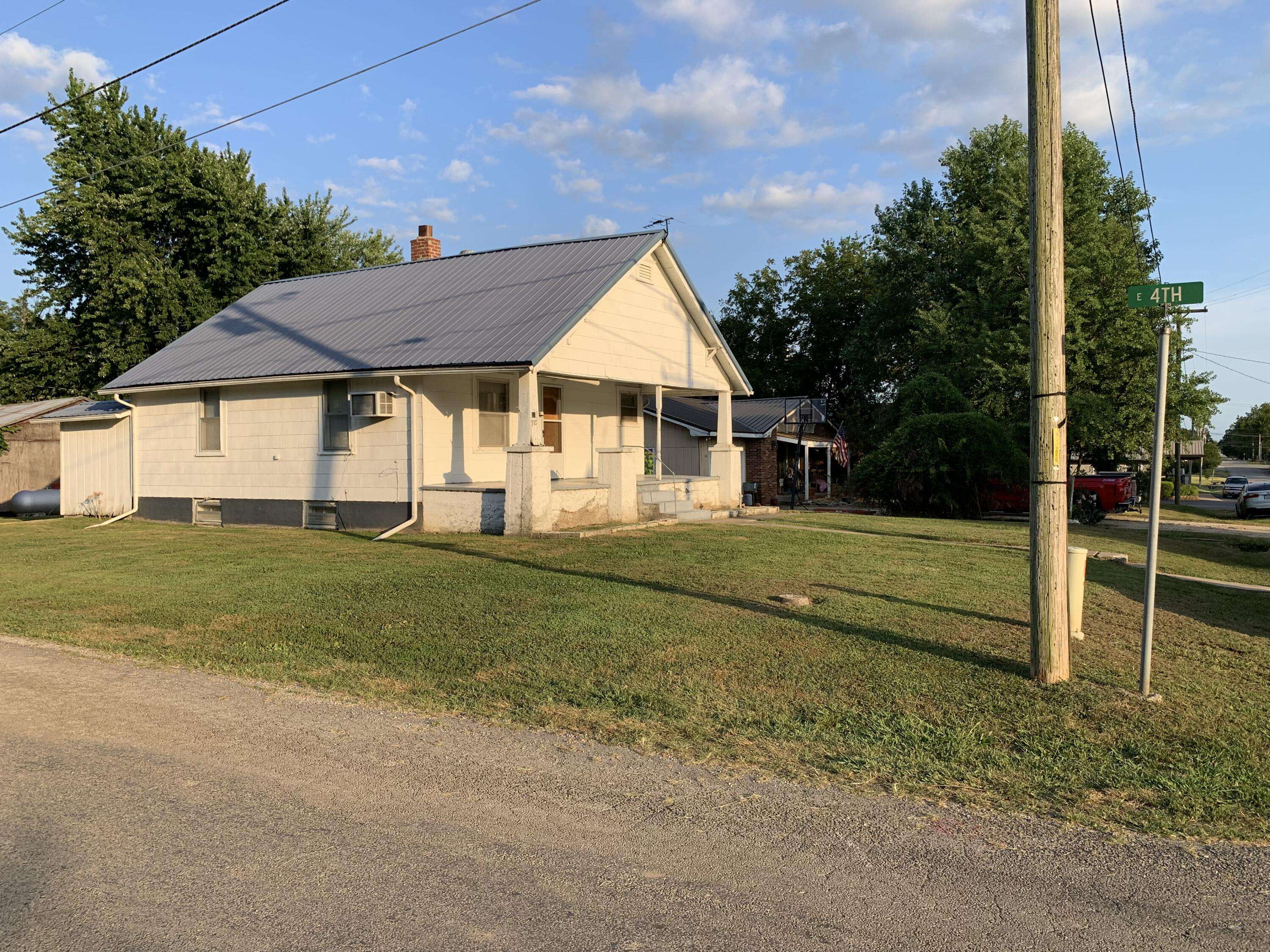 310 N Davis ST, Miller, MO 65707