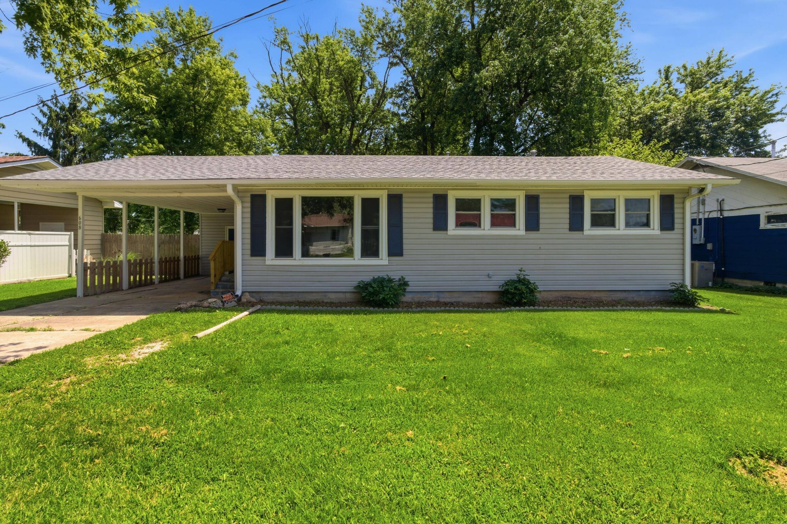 608 S High ST, Mountain Grove, MO 65711